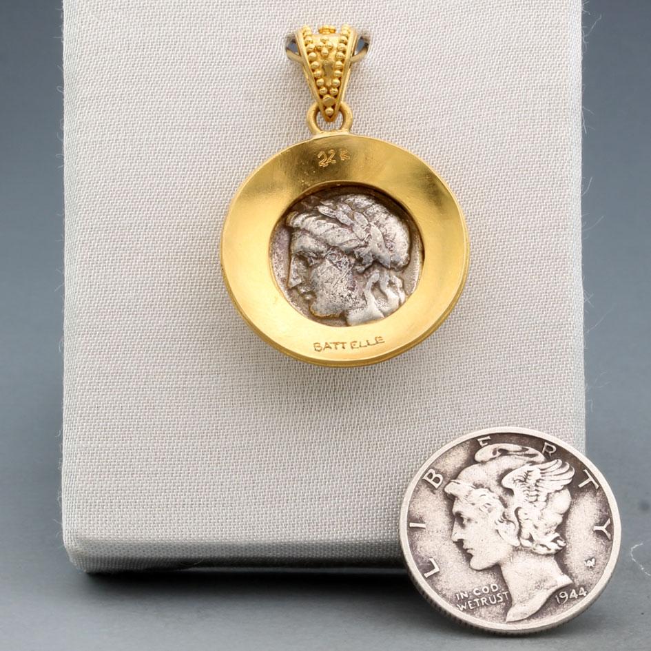 Antike griechische Löwenmünze aus dem 4. Jahrhundert v. Chr. 22K Gold-Anhänger im Angebot 1