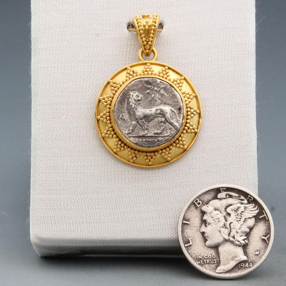 Antike griechische Löwenmünze aus dem 4. Jahrhundert v. Chr. 22K Gold-Anhänger im Angebot 2