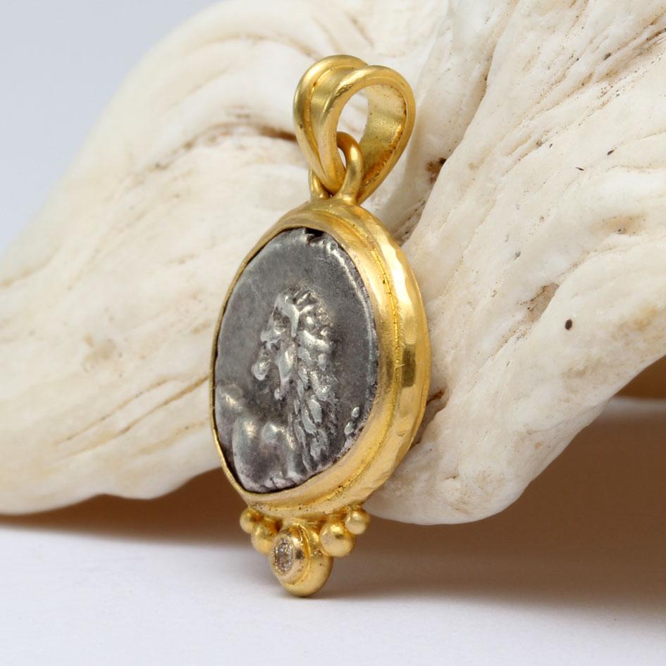 Taille rose Pendentif en or 18K en forme de pièce de monnaie de lion de l'Antiquité grecque du 4e siècle avant J.-C. avec diamant