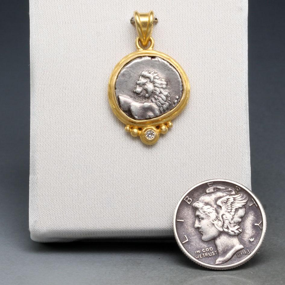 Pendentif en or 18K en forme de pièce de monnaie de lion de l'Antiquité grecque du 4e siècle avant J.-C. avec diamant Neuf à Soquel, CA