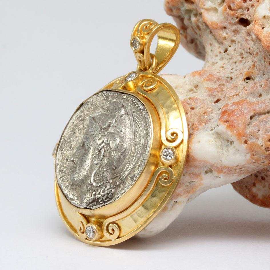 Antike griechische Göttin Athena Münze Diamanten 18K Gold Anhänger aus dem 4. Jahrhundert BC (Klassisch-griechisch) im Angebot