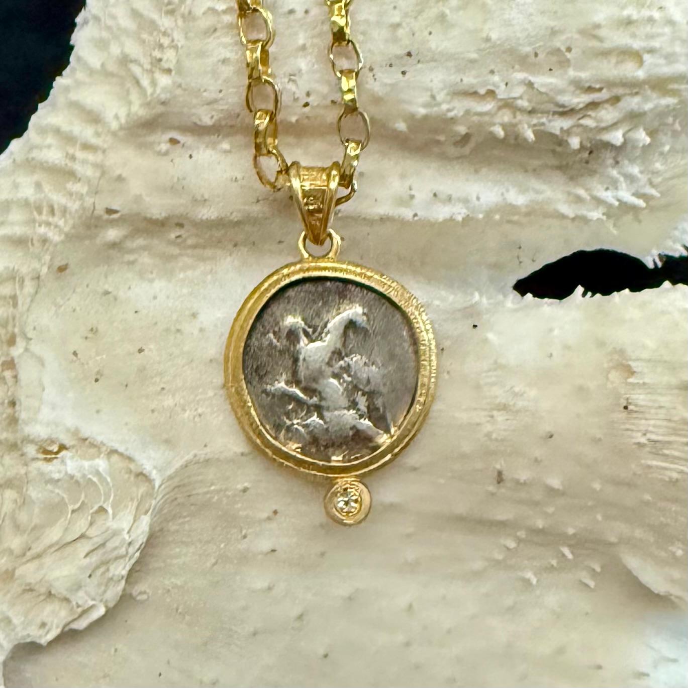 Antiker griechischer Anhänger aus Silber mit Taubenmünze und Diamant aus 18 Karat Gold, 4. Jahrhundert BC 5