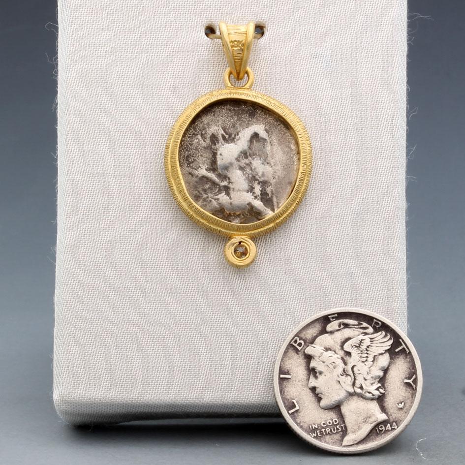 Antiker griechischer Anhänger aus Silber mit Taubenmünze und Diamant aus 18 Karat Gold, 4. Jahrhundert BC im Zustand „Neu“ in Soquel, CA
