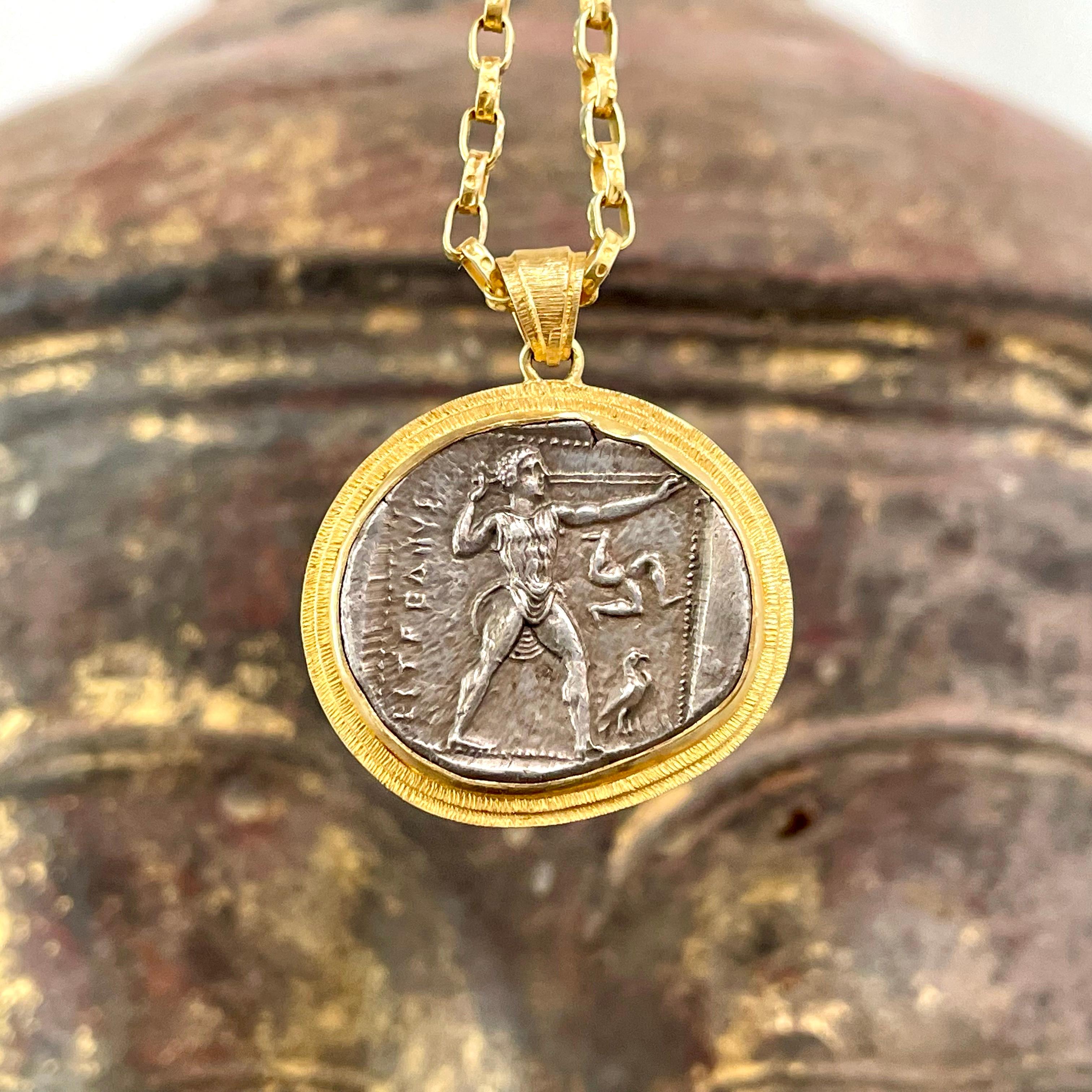 Ancient Greek 4th Century BC Warrior Triskeles Coin 18K Gold Pendant In New Condition For Sale In Soquel, CA