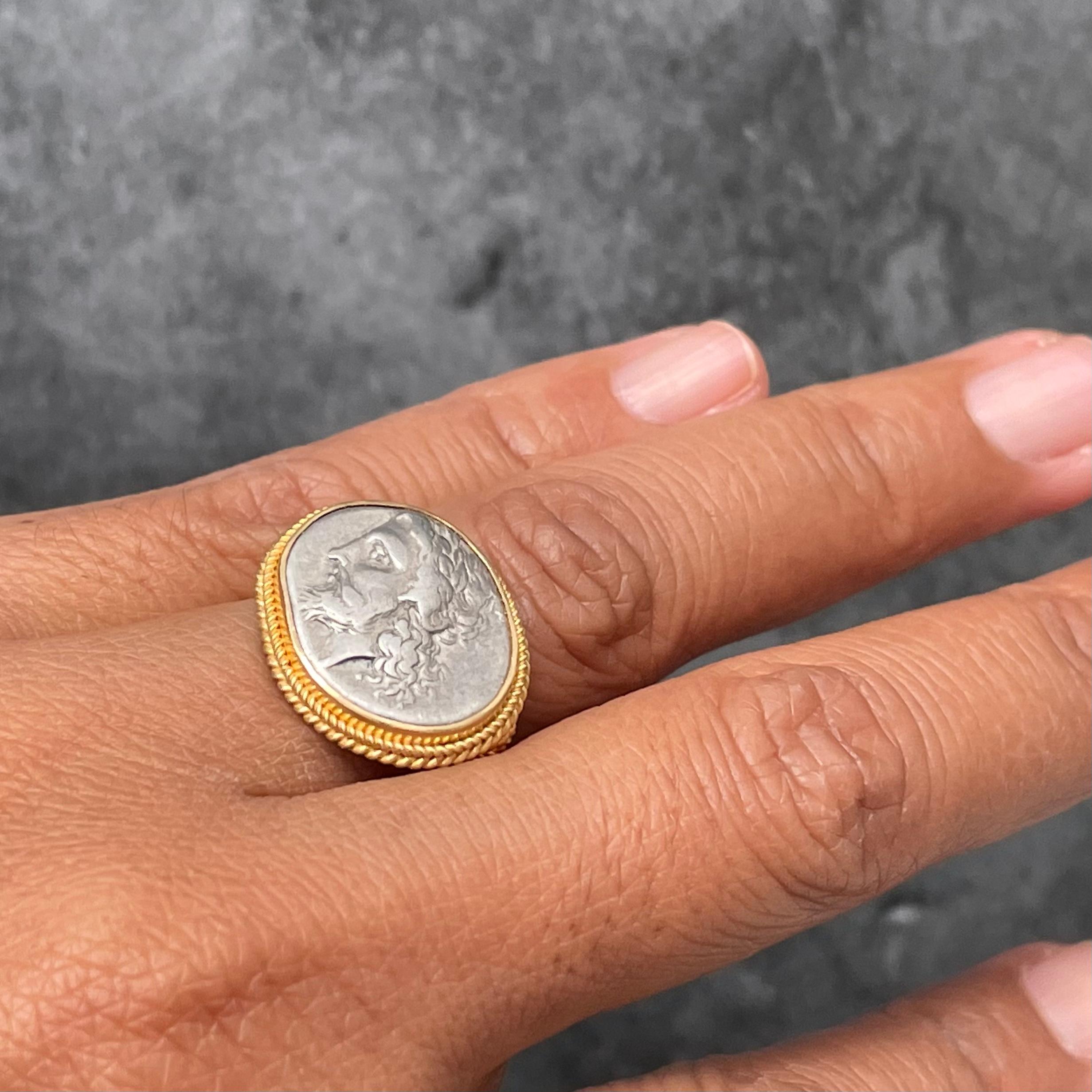 Bague en or 18K en grec ancien, 4e siècle avant J.-C., pièce de monnaie de Zeus en vente 3