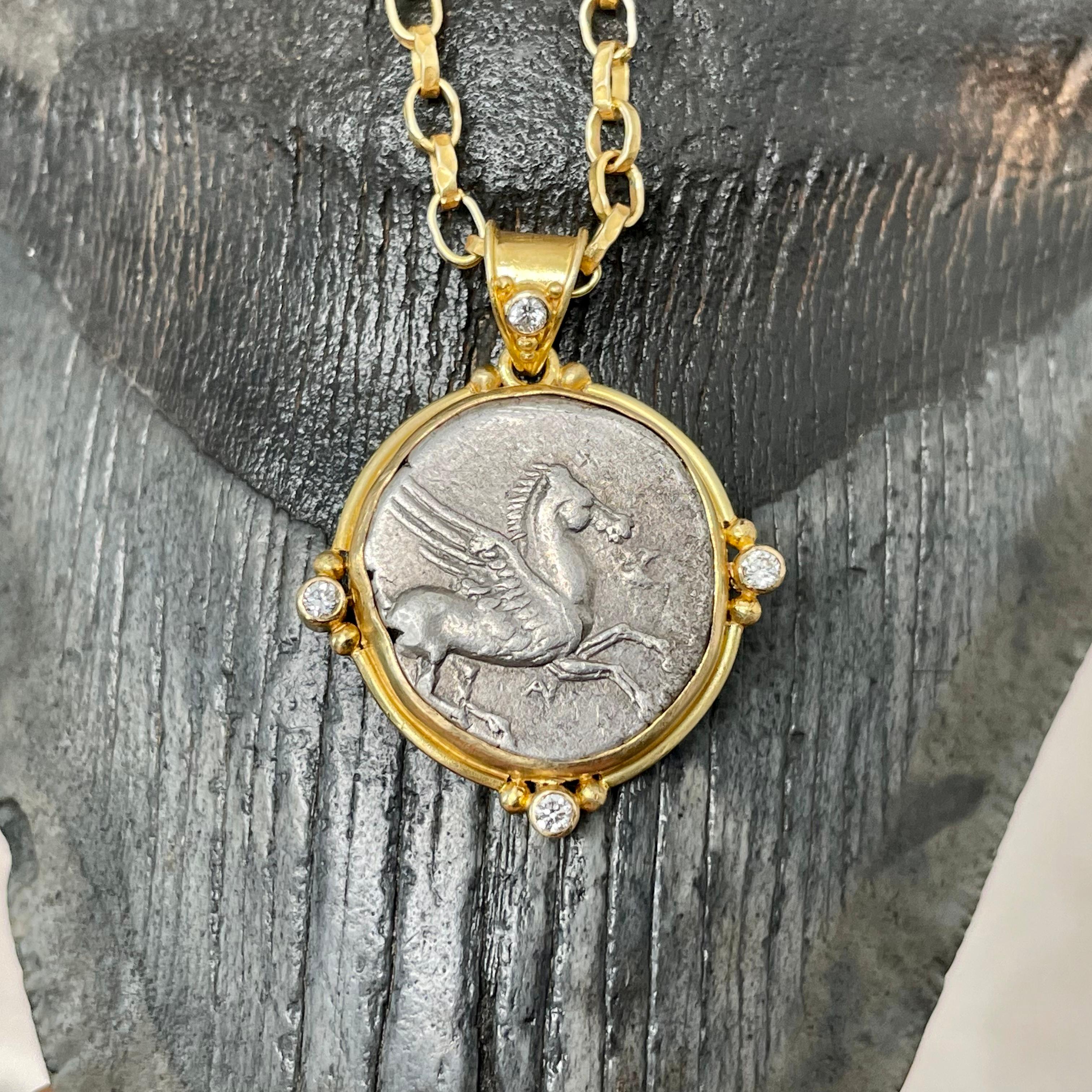 Pendentif en or 18K en forme de pièce de Pegasus de l'Antiquité grecque du 4e siècle avant notre ère, avec diamants en vente 4