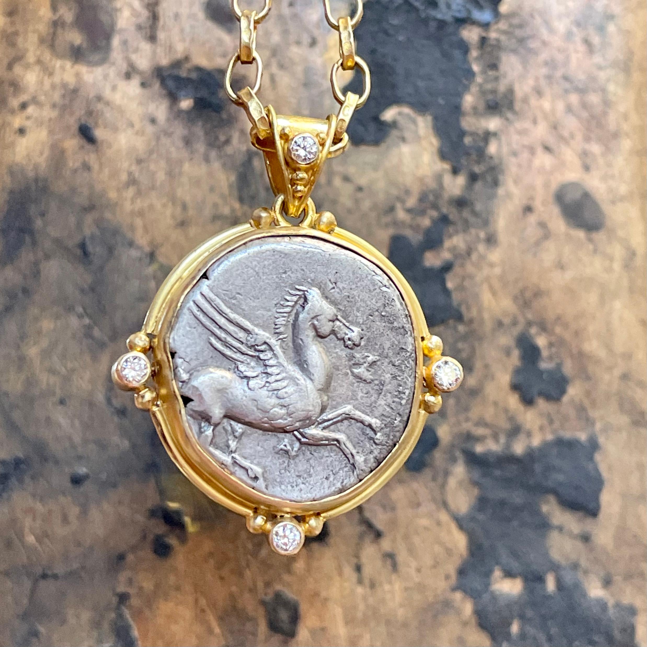 Taille rose Pendentif en or 18K en forme de pièce de Pegasus de l'Antiquité grecque du 4e siècle avant notre ère, avec diamants en vente