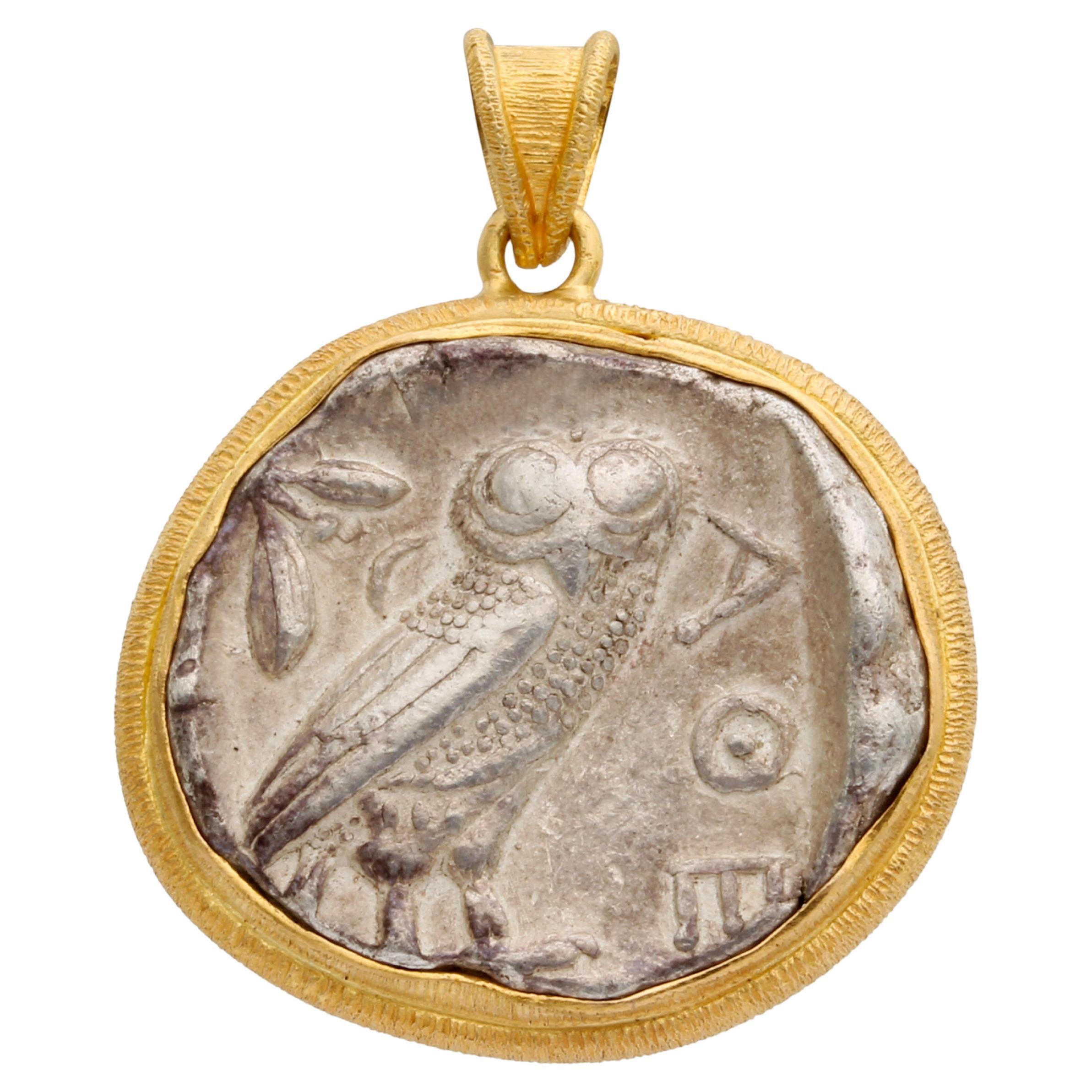 Ciondolo in oro 18 carati con moneta di Atena, antica Grecia del 5° secolo a.C.