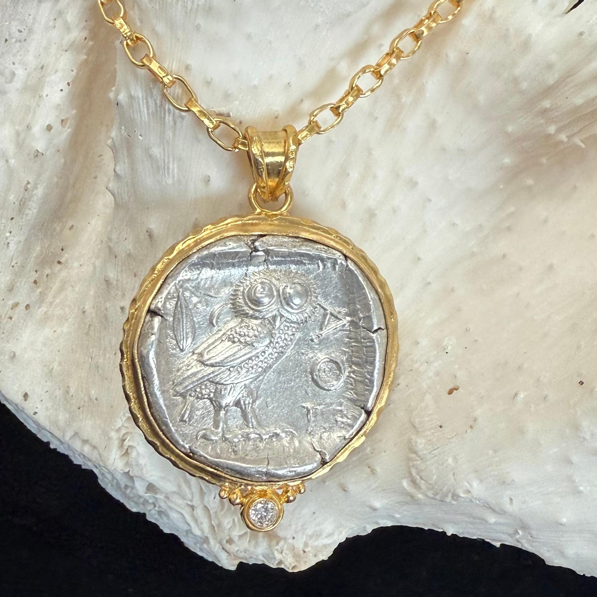 Ciondolo in oro 18 carati con moneta di Athena, antica Grecia del 5° secolo a.C. in vendita 4