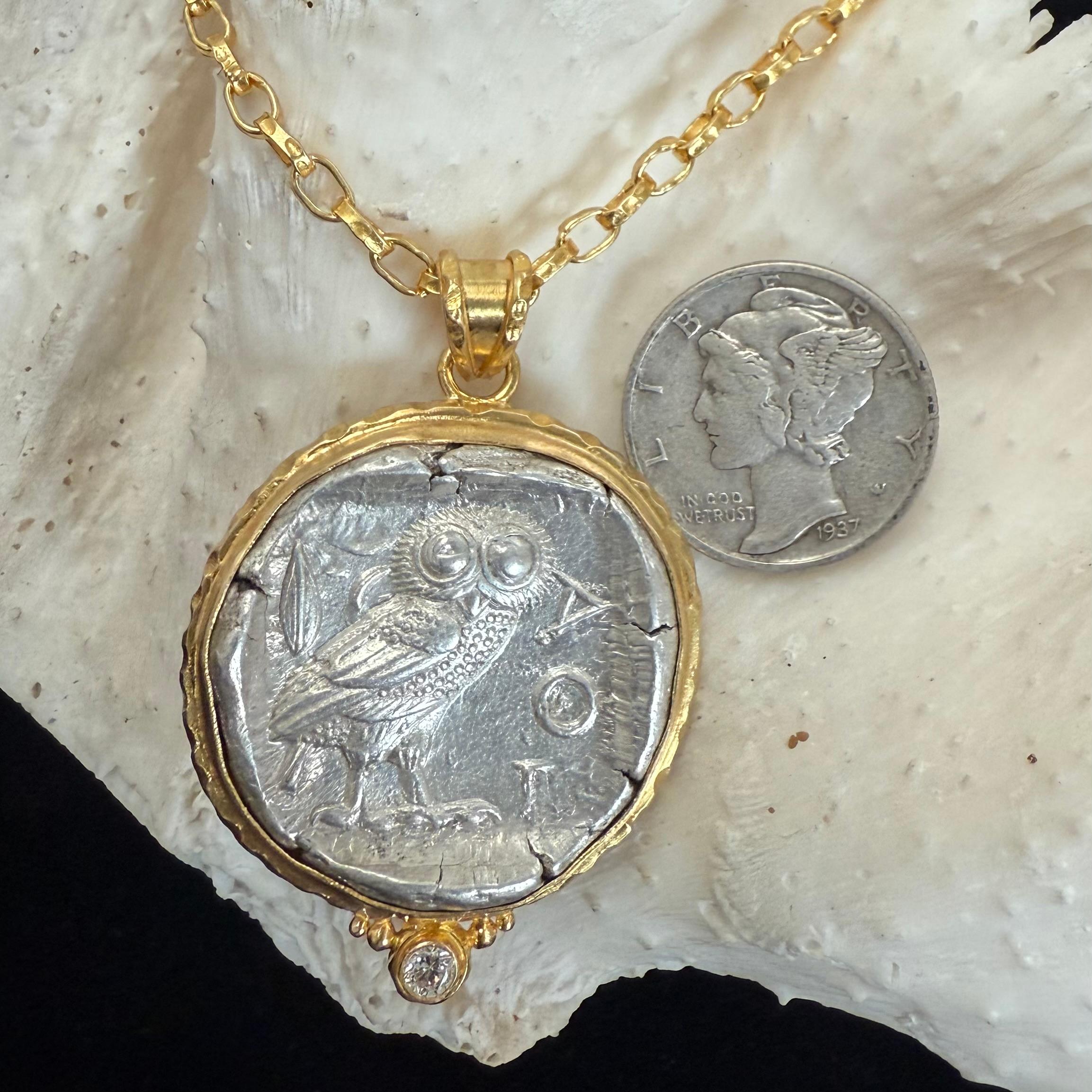 Ciondolo in oro 18 carati con moneta di Athena, antica Grecia del 5° secolo a.C. in vendita 5