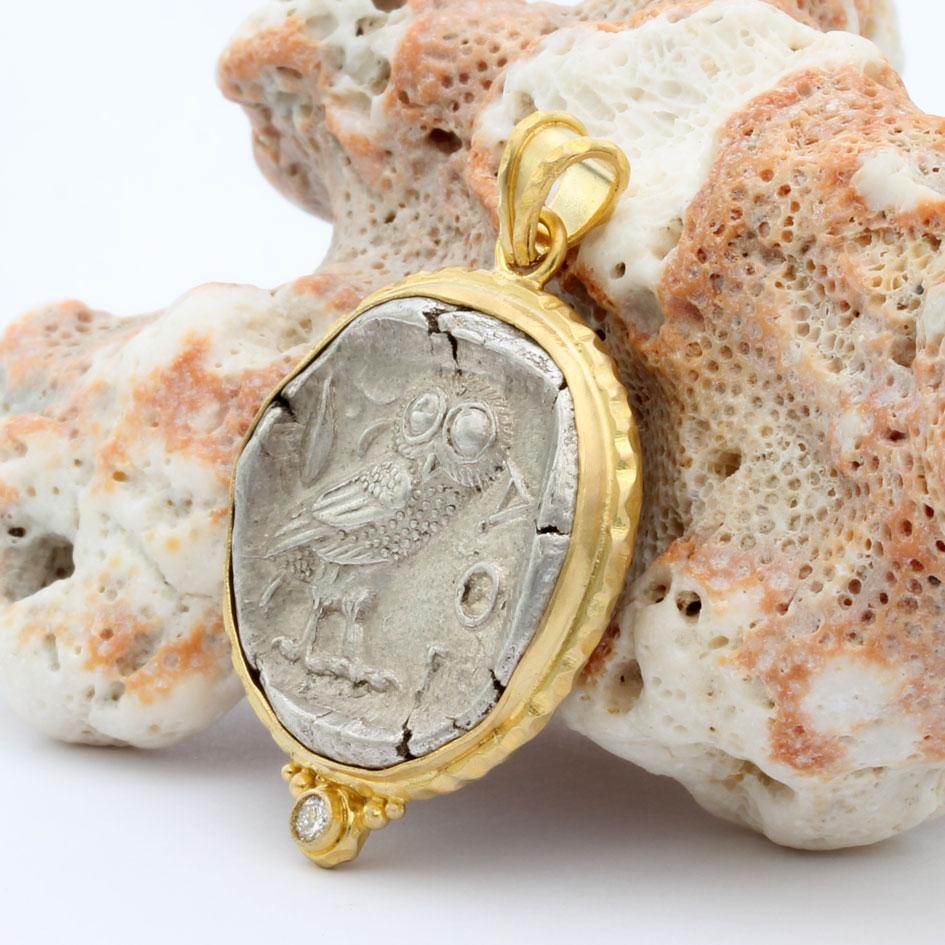 Greco classico Ciondolo in oro 18 carati con moneta di Athena, antica Grecia del 5° secolo a.C. in vendita