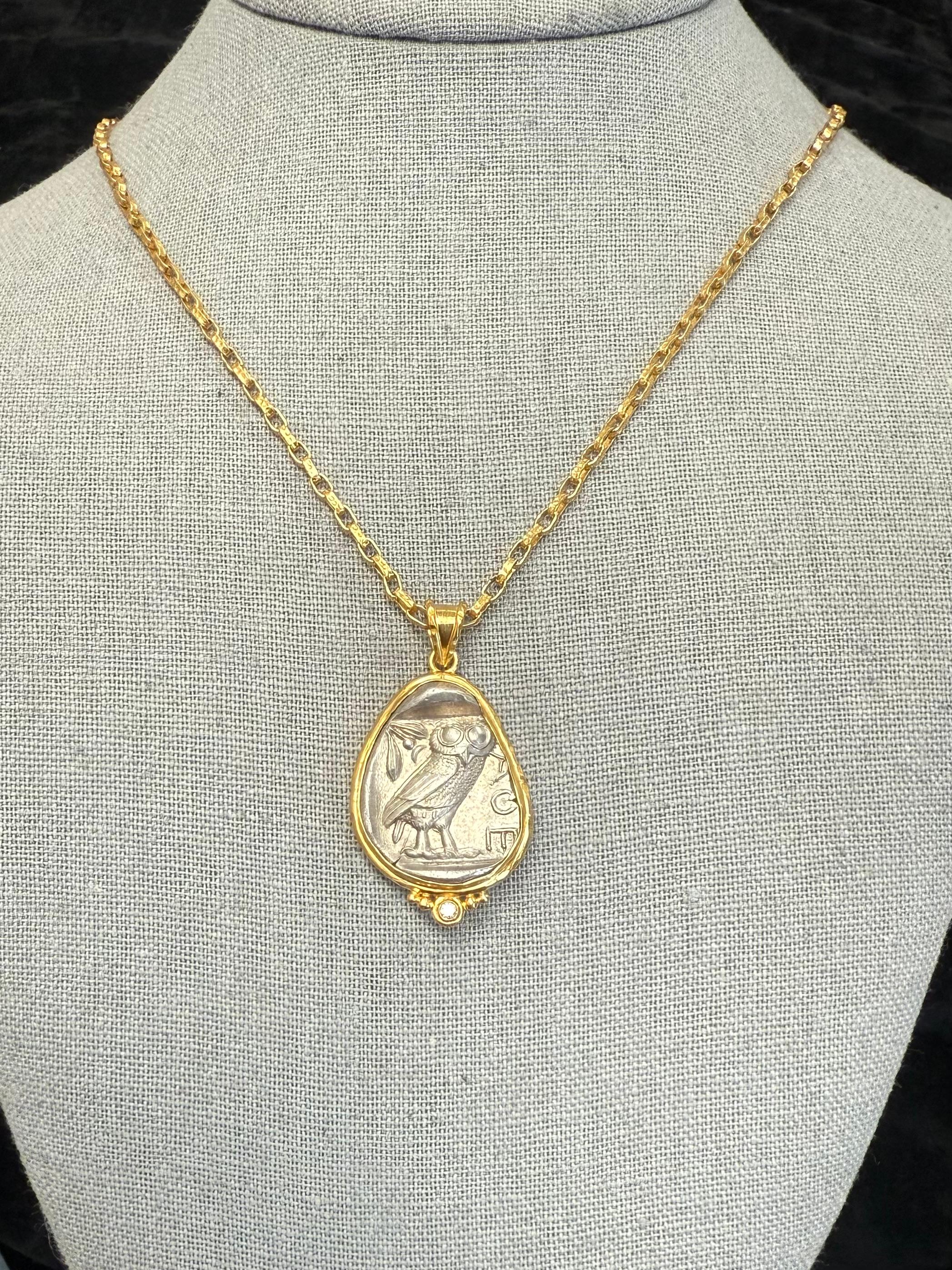 Taille rose Pendentif en or 18 carats Athéna, hibou de la Grèce antique, 5e siècle av. en vente