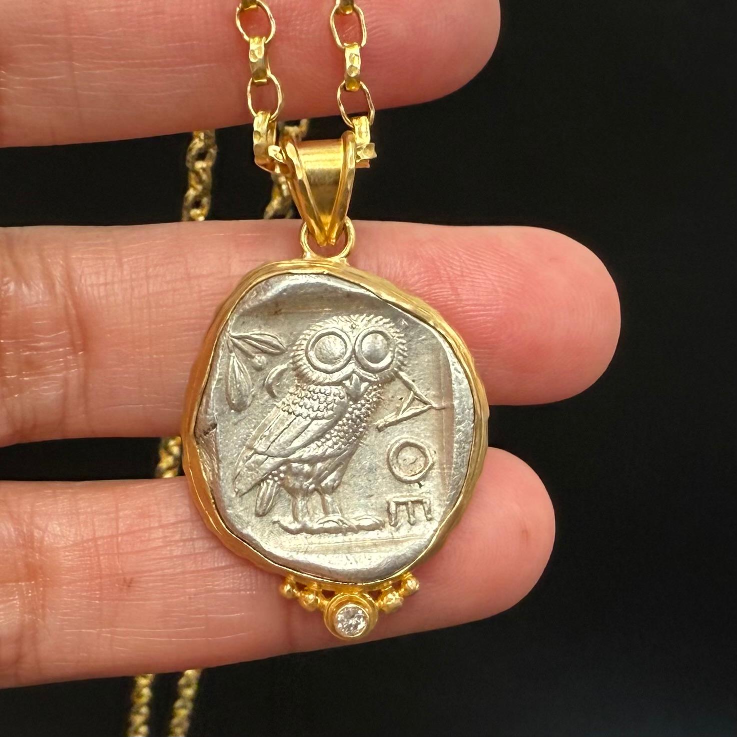 Pendentif en or 18 carats Athéna, hibou de la Grèce antique, 5e siècle av. Neuf à Soquel, CA