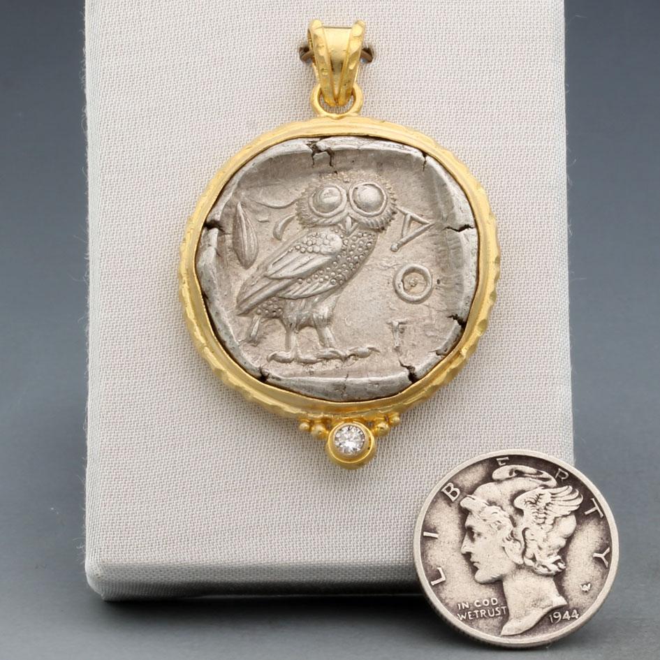 Ciondolo in oro 18 carati con moneta di Athena, antica Grecia del 5° secolo a.C. In condizioni Nuovo in vendita a Soquel, CA