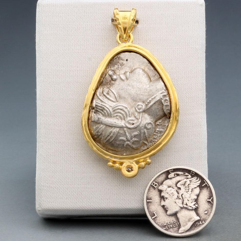 Pendentif en or 18 carats Athéna, hibou de la Grèce antique, 5e siècle av. Unisexe en vente
