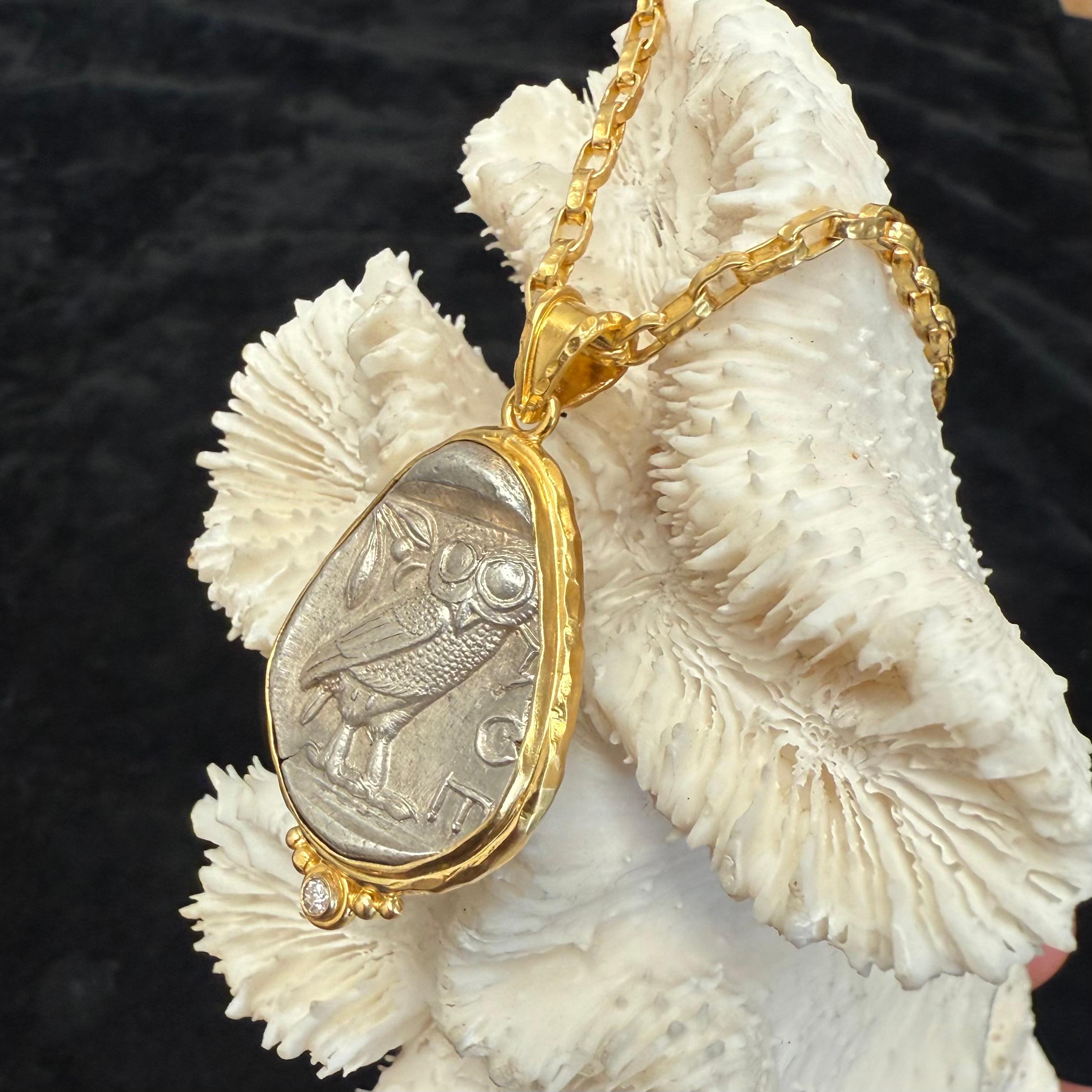 Pendentif en or 18 carats Athéna, hibou de la Grèce antique, 5e siècle av. en vente 2
