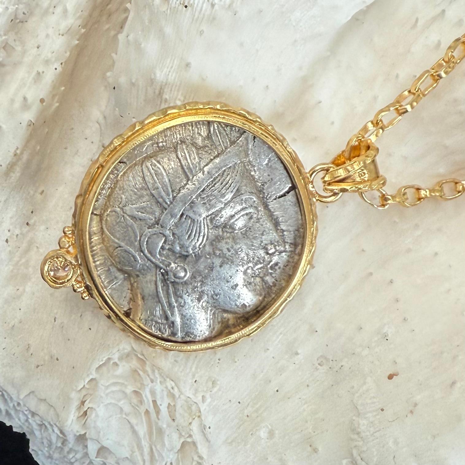 Ciondolo in oro 18 carati con moneta di Athena, antica Grecia del 5° secolo a.C. in vendita 3