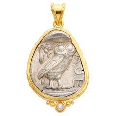 Ciondolo in oro 18 carati con moneta di Athena, antica Grecia del 5° secolo a.C.
