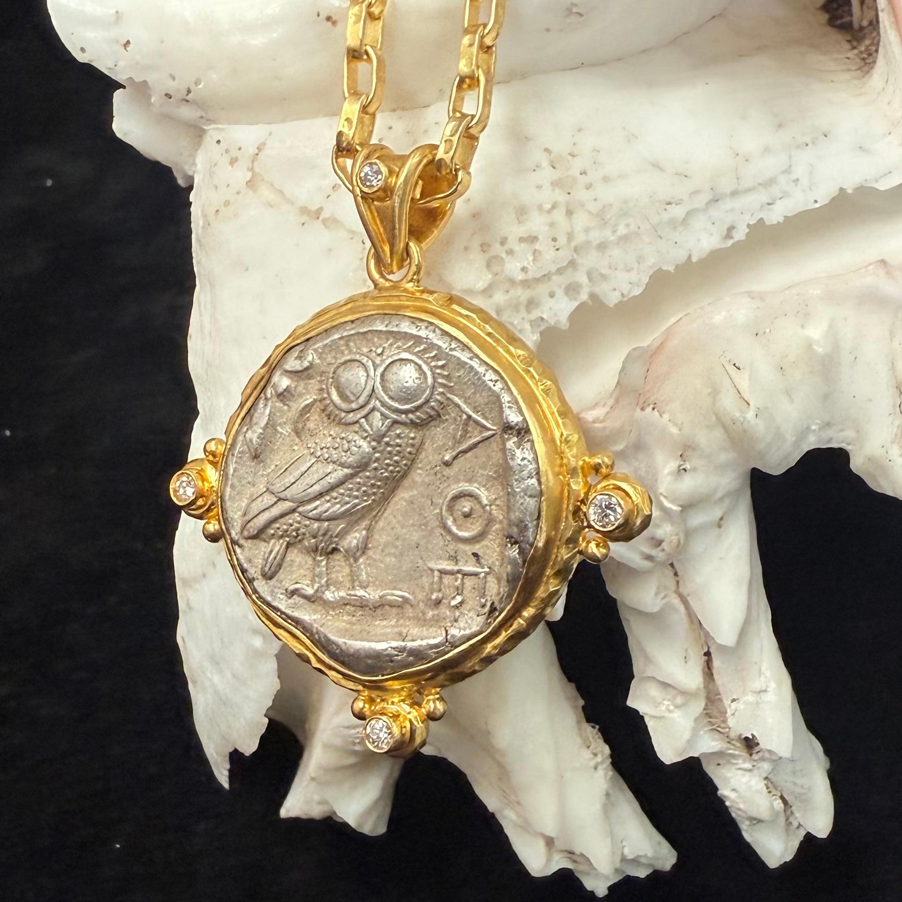 Antico ciondolo greco del 5° secolo a.C. Atena Gufo con diamanti in oro 18 carati in vendita 5