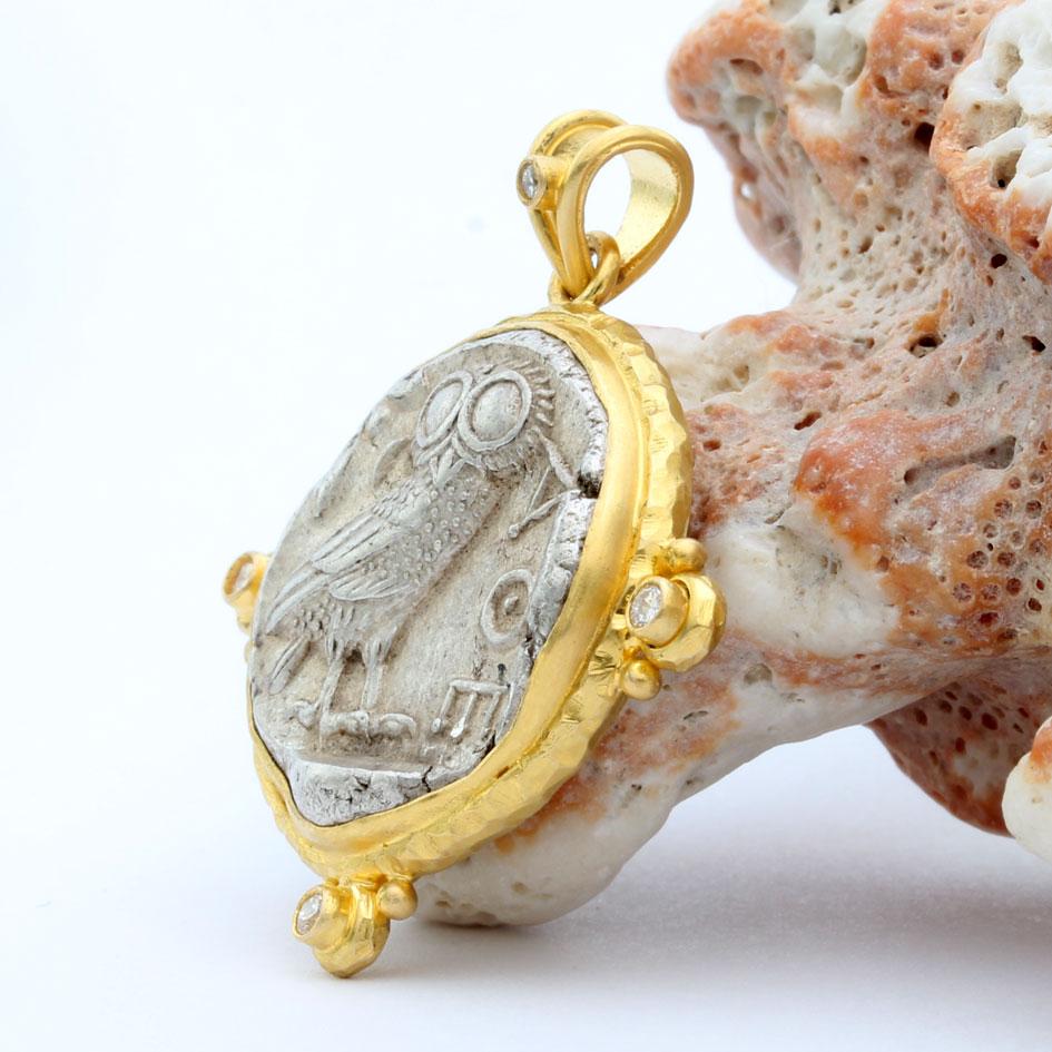 Greco classico Antico ciondolo greco del 5° secolo a.C. Atena Gufo con diamanti in oro 18 carati in vendita