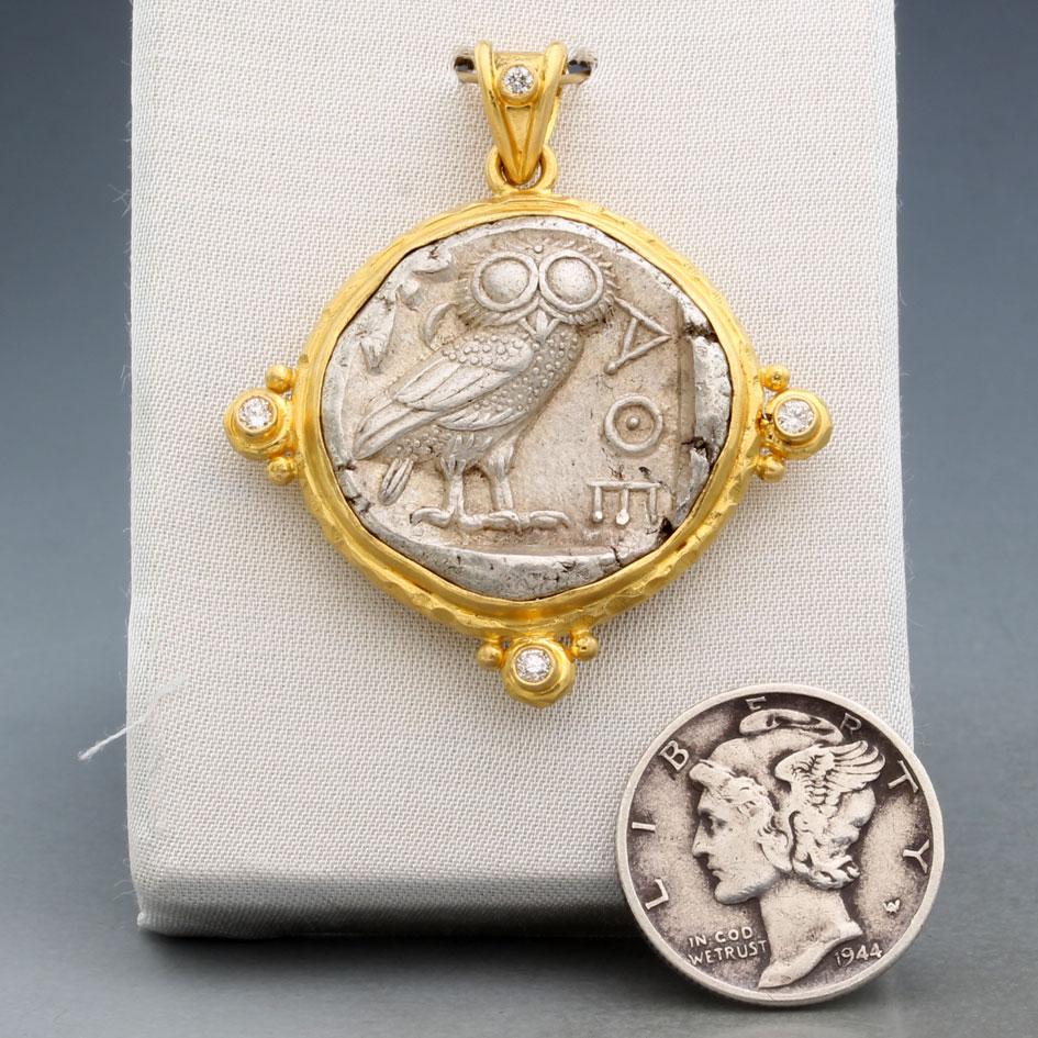 Taglio a rosa Antico ciondolo greco del 5° secolo a.C. Atena Gufo con diamanti in oro 18 carati in vendita