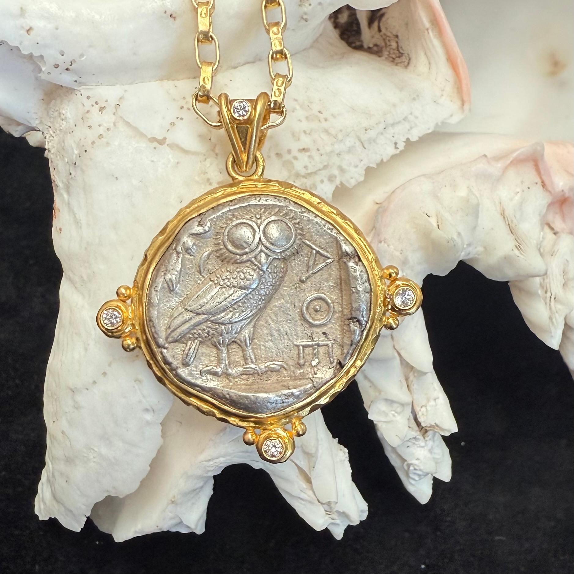 Antico ciondolo greco del 5° secolo a.C. Atena Gufo con diamanti in oro 18 carati in vendita 2