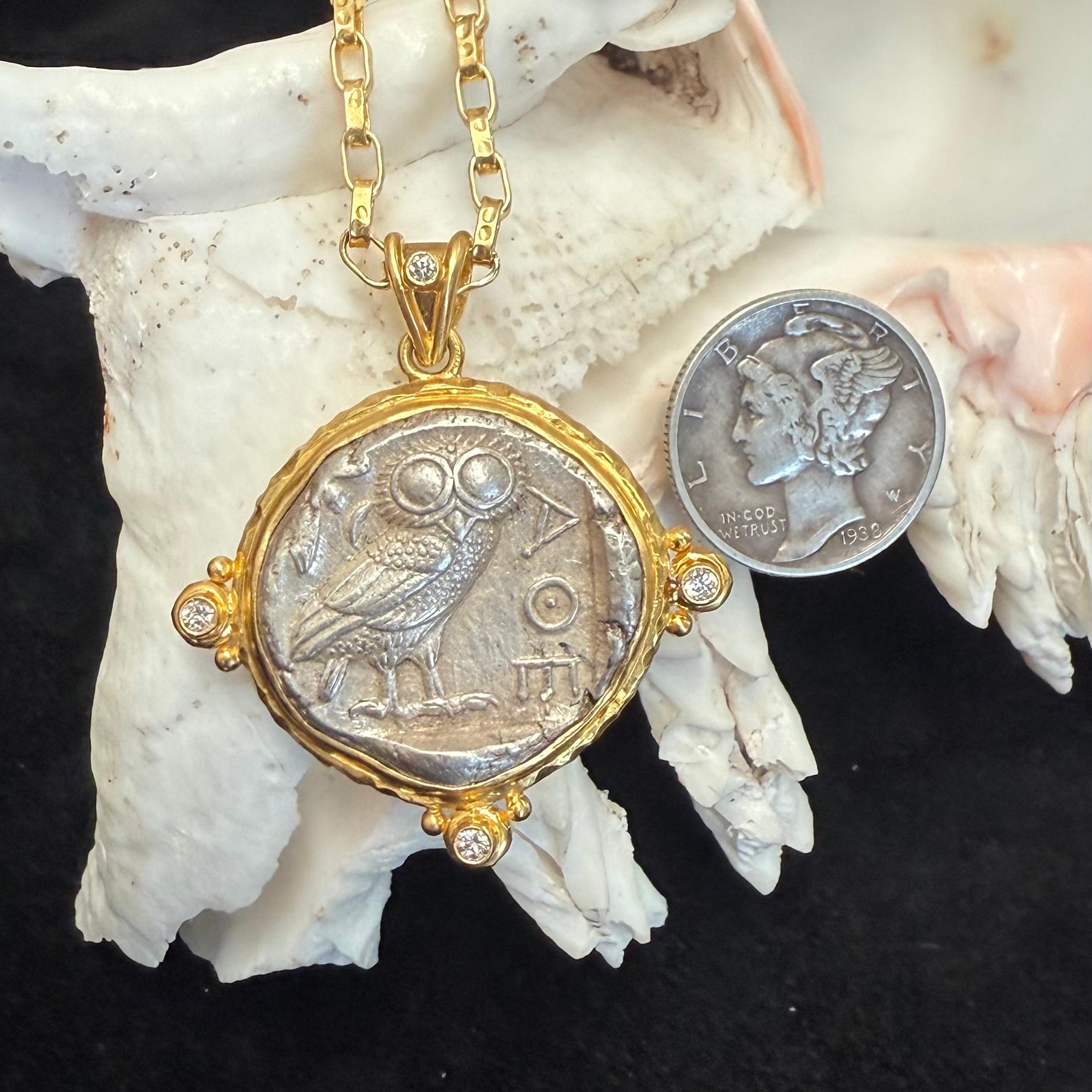 Antico ciondolo greco del 5° secolo a.C. Atena Gufo con diamanti in oro 18 carati in vendita 3