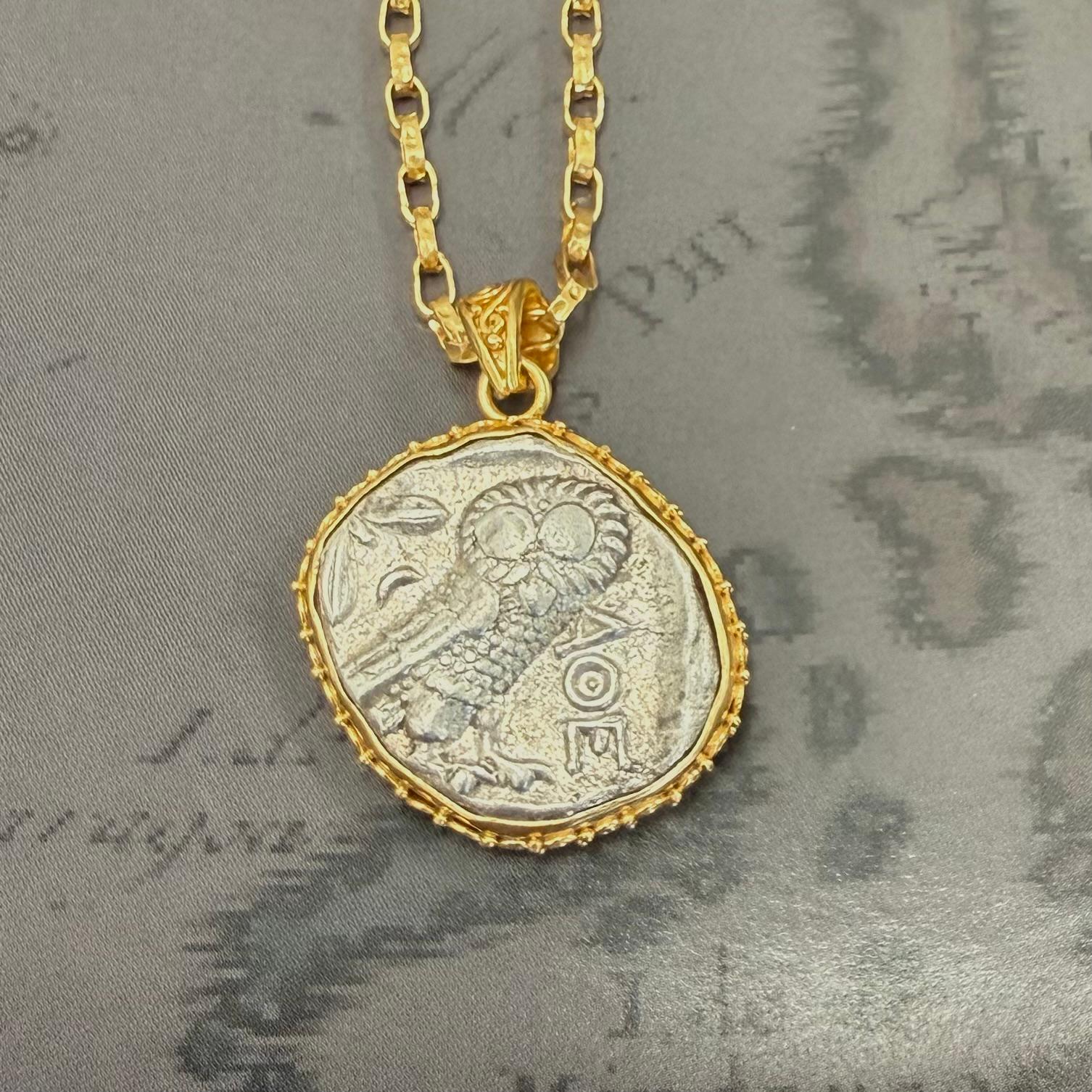 Antiguo Griego Siglo V a.C. Moneda de Búho de Atenas Colgante de Oro de 18K en venta 7