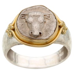 Anillo para caballero de oro de 18 quilates de la antigua moneda de toro griega del siglo V a.C.