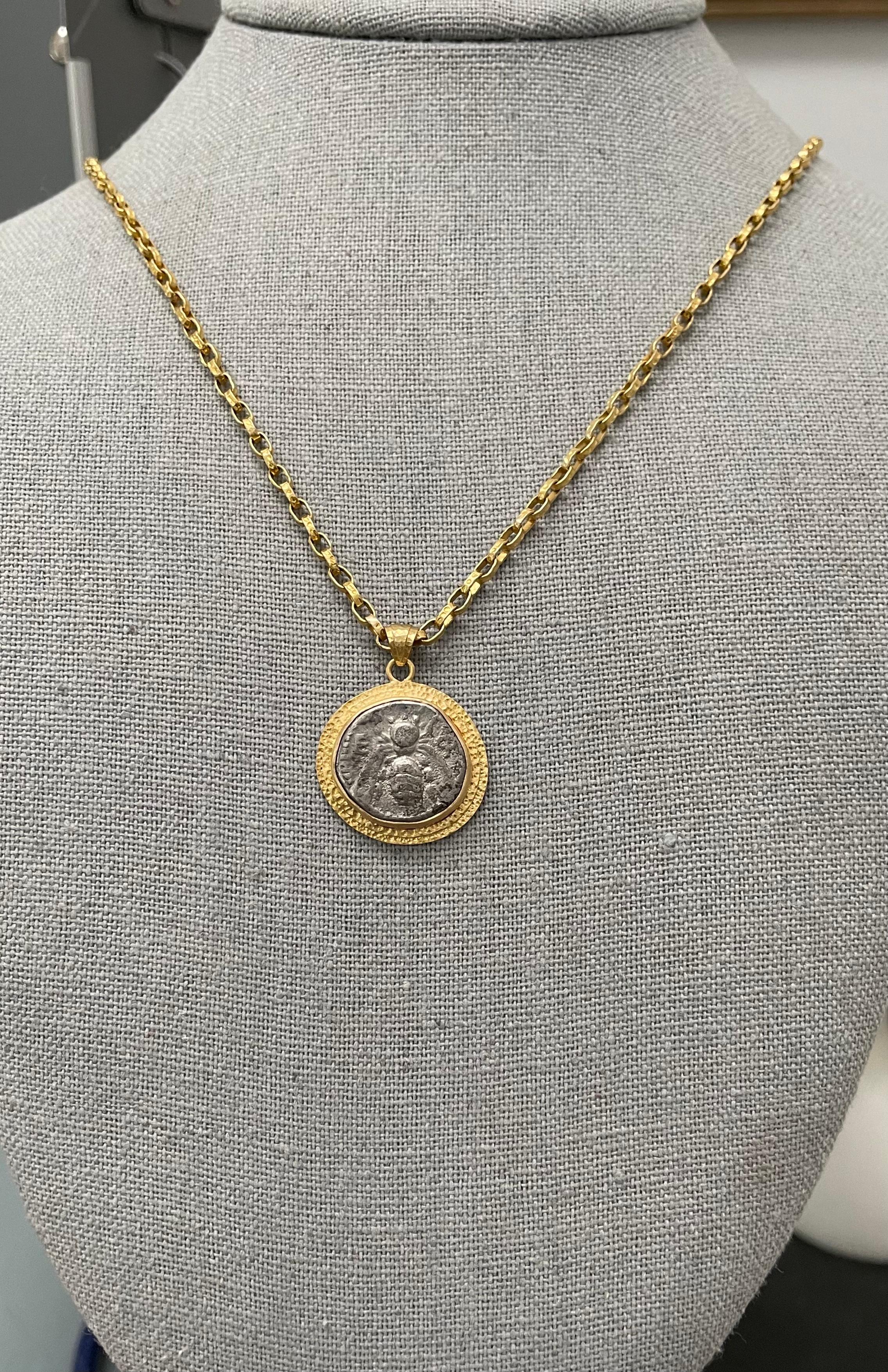 Pendentif en or 18 carats avec pièce de monnaie grecque Ephèse du 5e siècle avant J.-C.  en vente 2