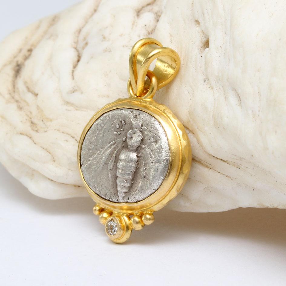 Pendentif en or 18K en forme d'abeille de l'ancienne Grèce du 5e siècle avant J.-C. à Ephèse, avec diamant Neuf - En vente à Soquel, CA