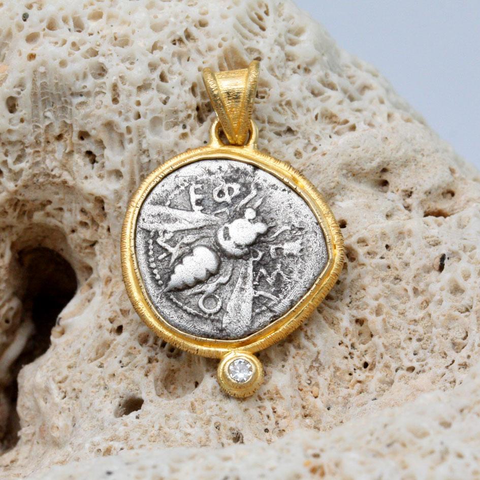 Ancient Greek 5th Century BC Ephesus Bee Coin Diamond 18K Gold Pendant In New Condition In Soquel, CA
