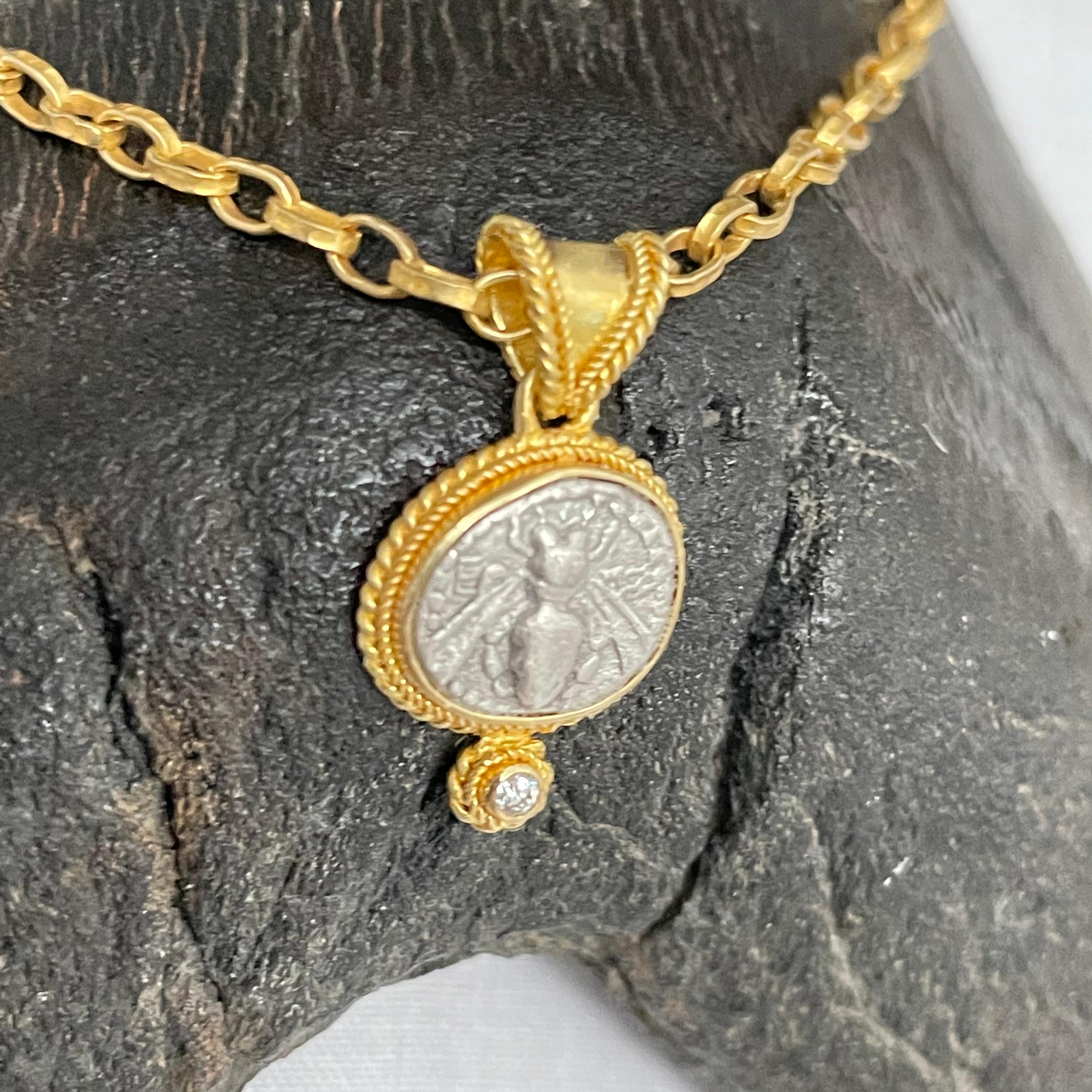 Ancient Greek 5th Century BC Ephesus Bee Coin Diamond 18K Gold Pendant In New Condition For Sale In Soquel, CA