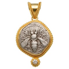 Pendentif en or 18 carats avec pièce de monnaie grecque d'Éphèse du 5e siècle avant J.-C. et diamants