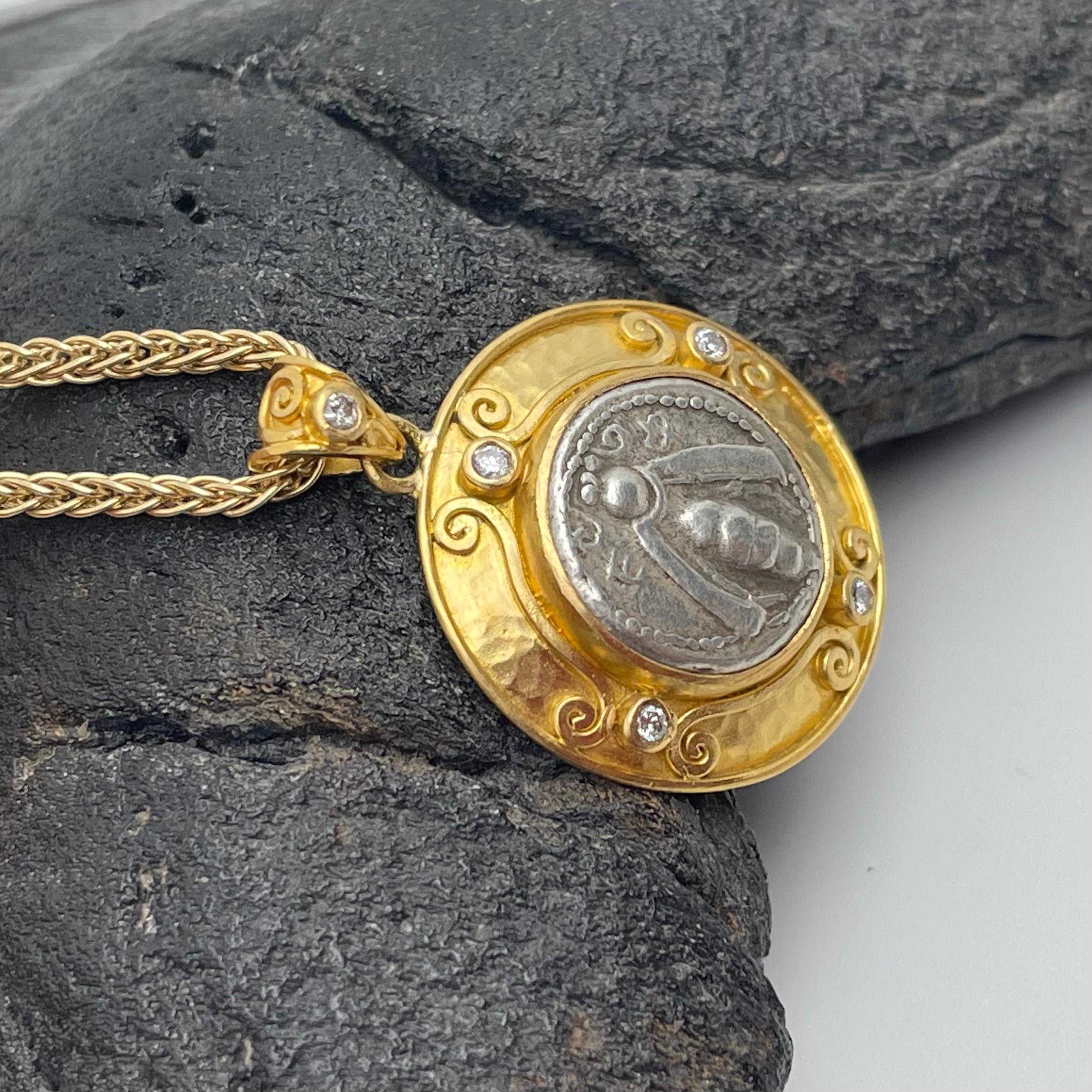 Classical Greek Ancient Greek 5th Century BC Ephesus Bee Diamonds 22K Gold Pendant