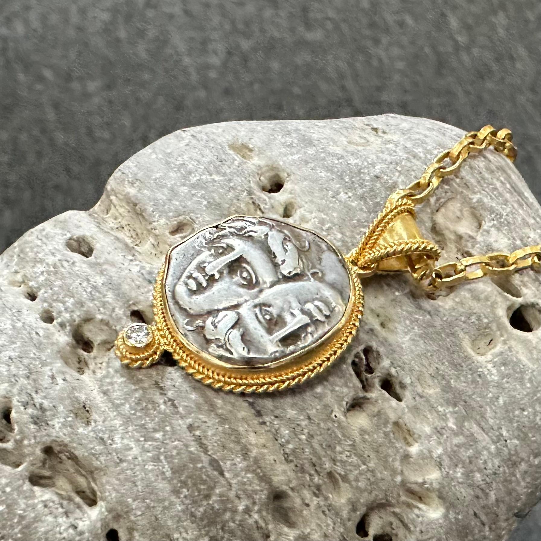 Greco classico Ciondolo in oro 18k con moneta Gemini del 5° secolo a.C. in vendita