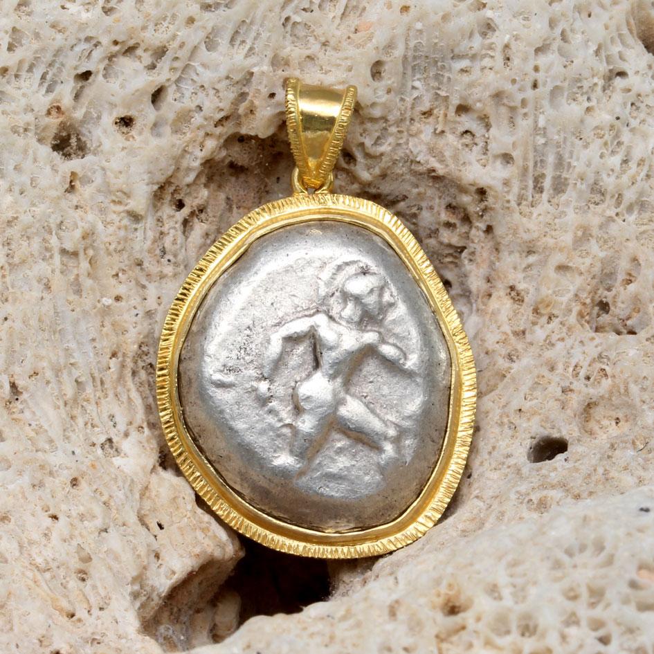 Classical Greek Ancient Greek 5th Century BC Hoplite Warrior Stater Coin 18K Gold Pendant For Sale