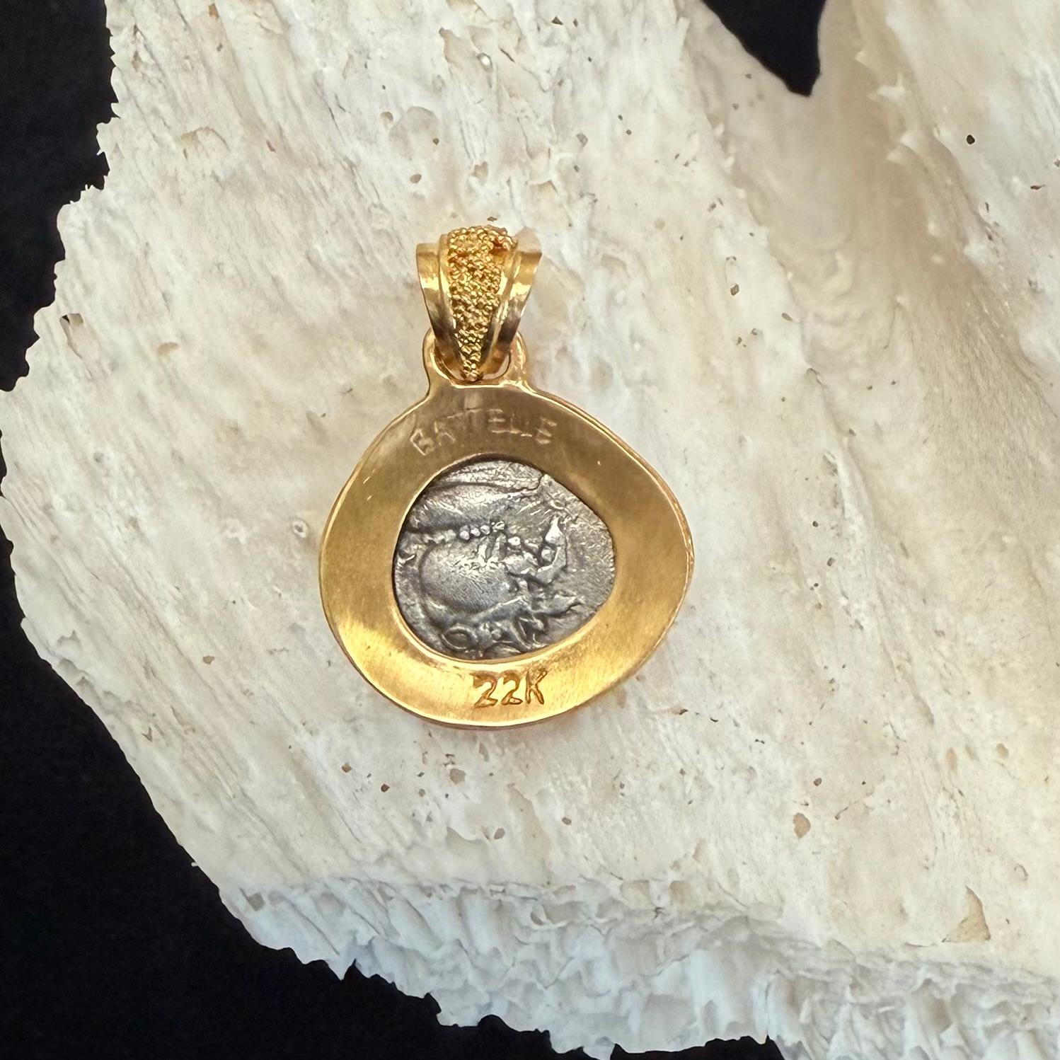 Pendentif en or 22K représentant une pièce de lion de l'Antiquité grecque du 5e siècle avant J.-C. en vente 7