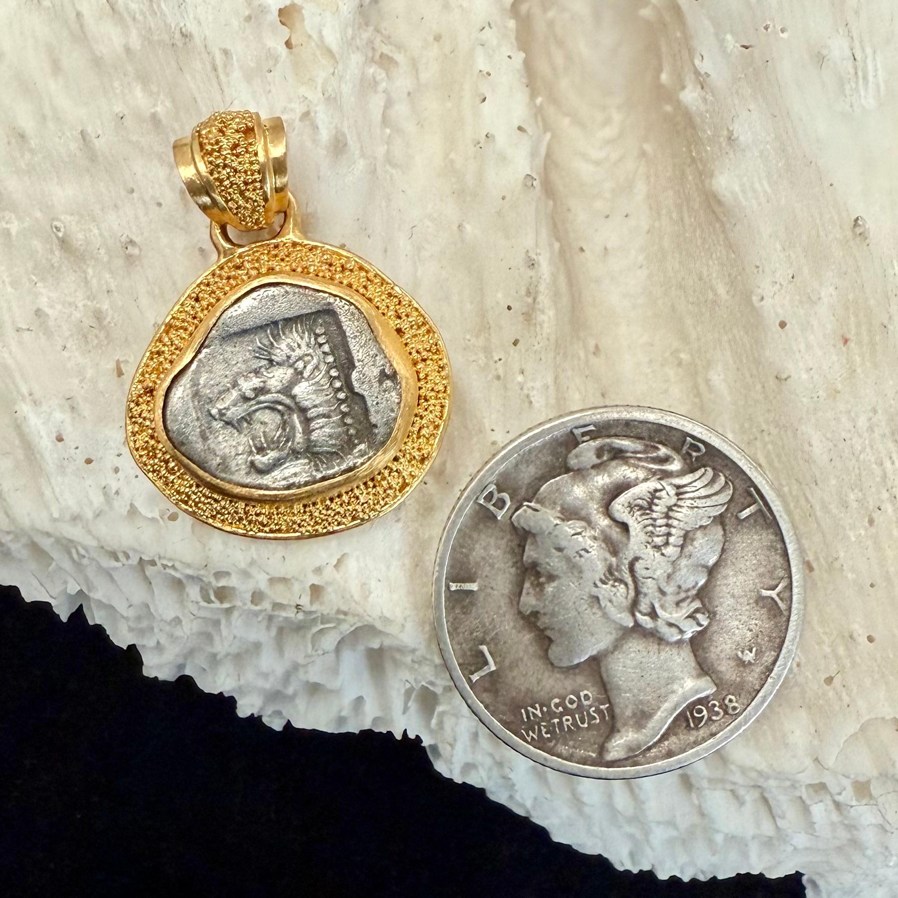 Pendentif en or 22K représentant une pièce de lion de l'Antiquité grecque du 5e siècle avant J.-C. en vente 8