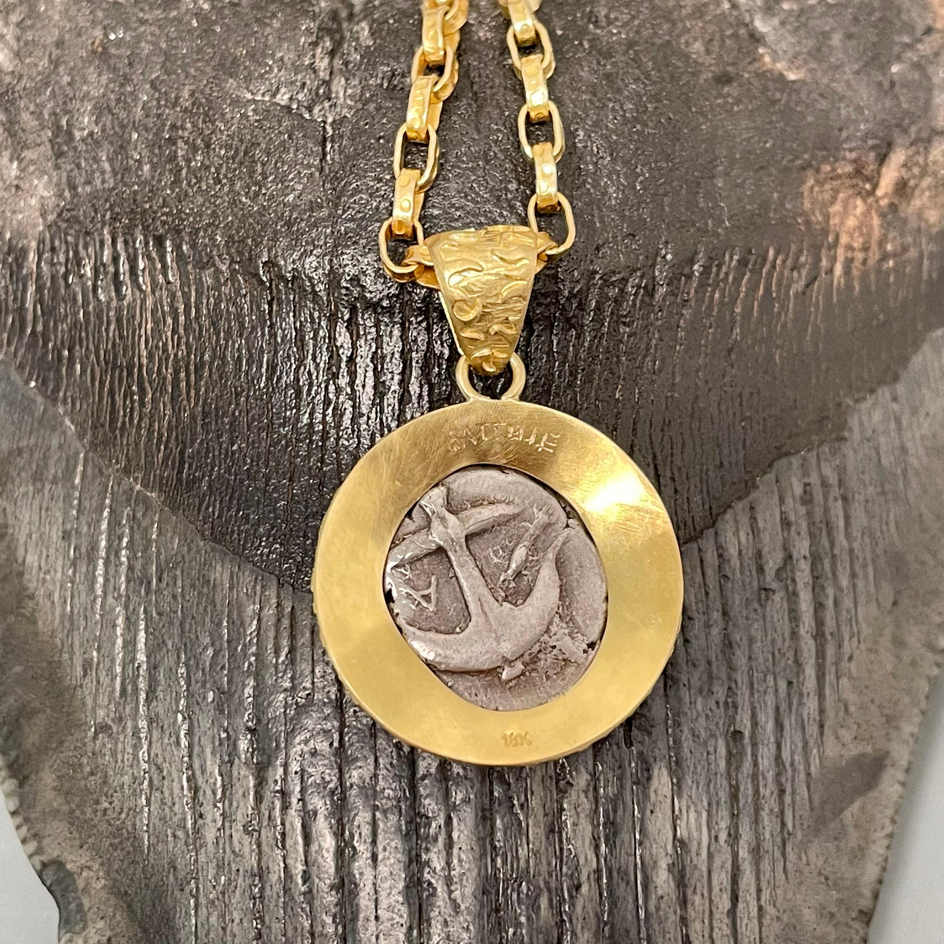 Antike griechische Medusa-Münze aus dem 5. Jahrhundert v. Chr. 18K Gold-Anhänger im Angebot 5
