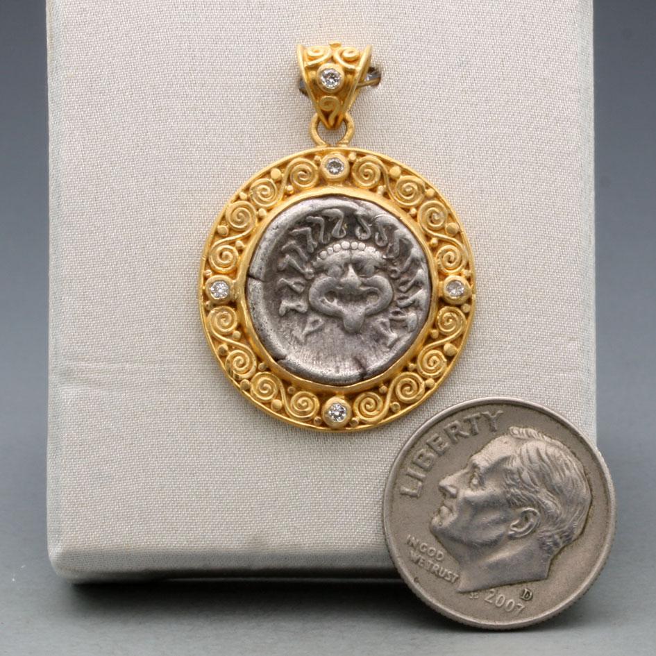 Méduse grecque antique du 5ème siècle avant J.C. Pendentif en or 22K avec pièces de monnaie et diamants en vente 6