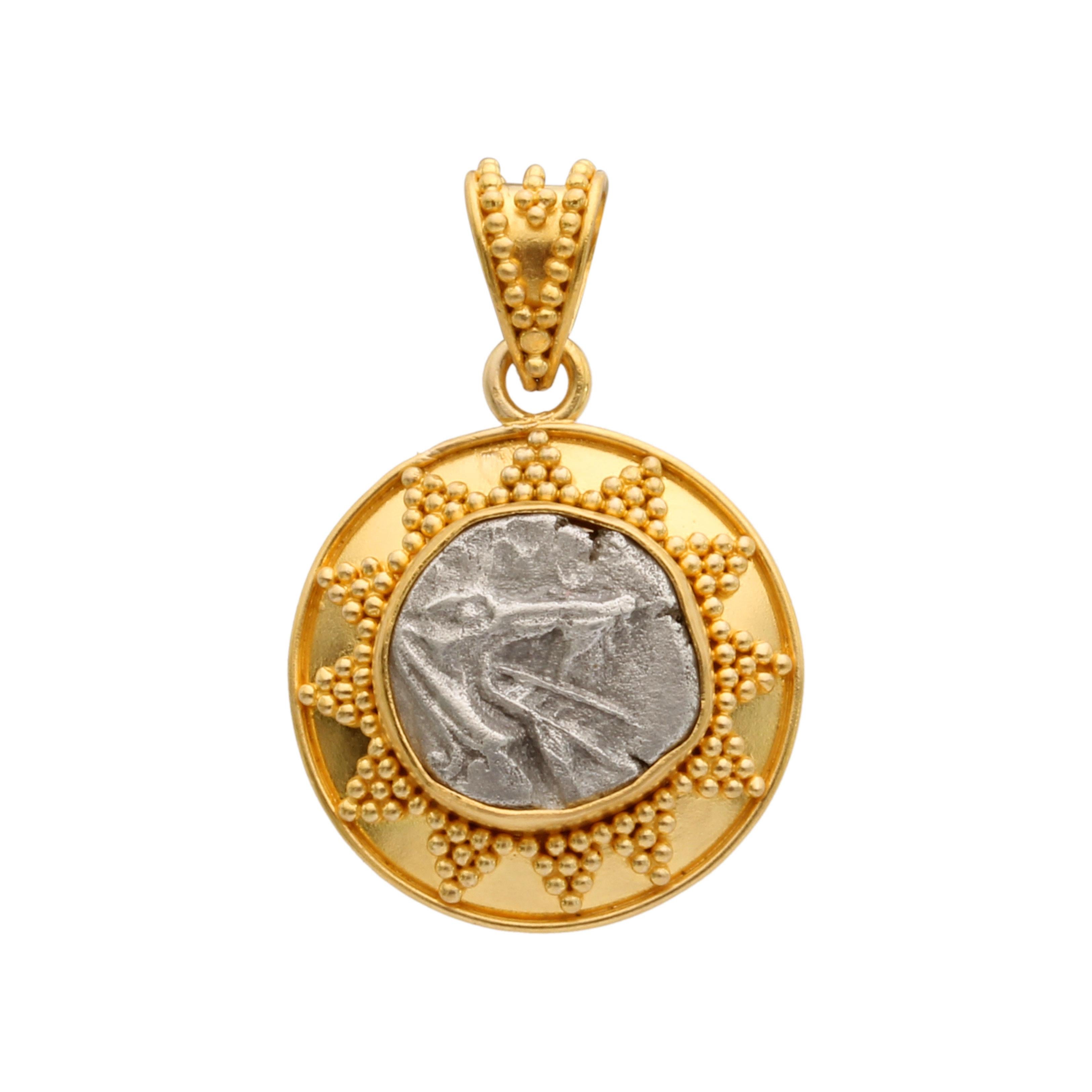 Ancient Greek 5th Century BC Sea Monster Coin 22K Gold Pendant en venta
