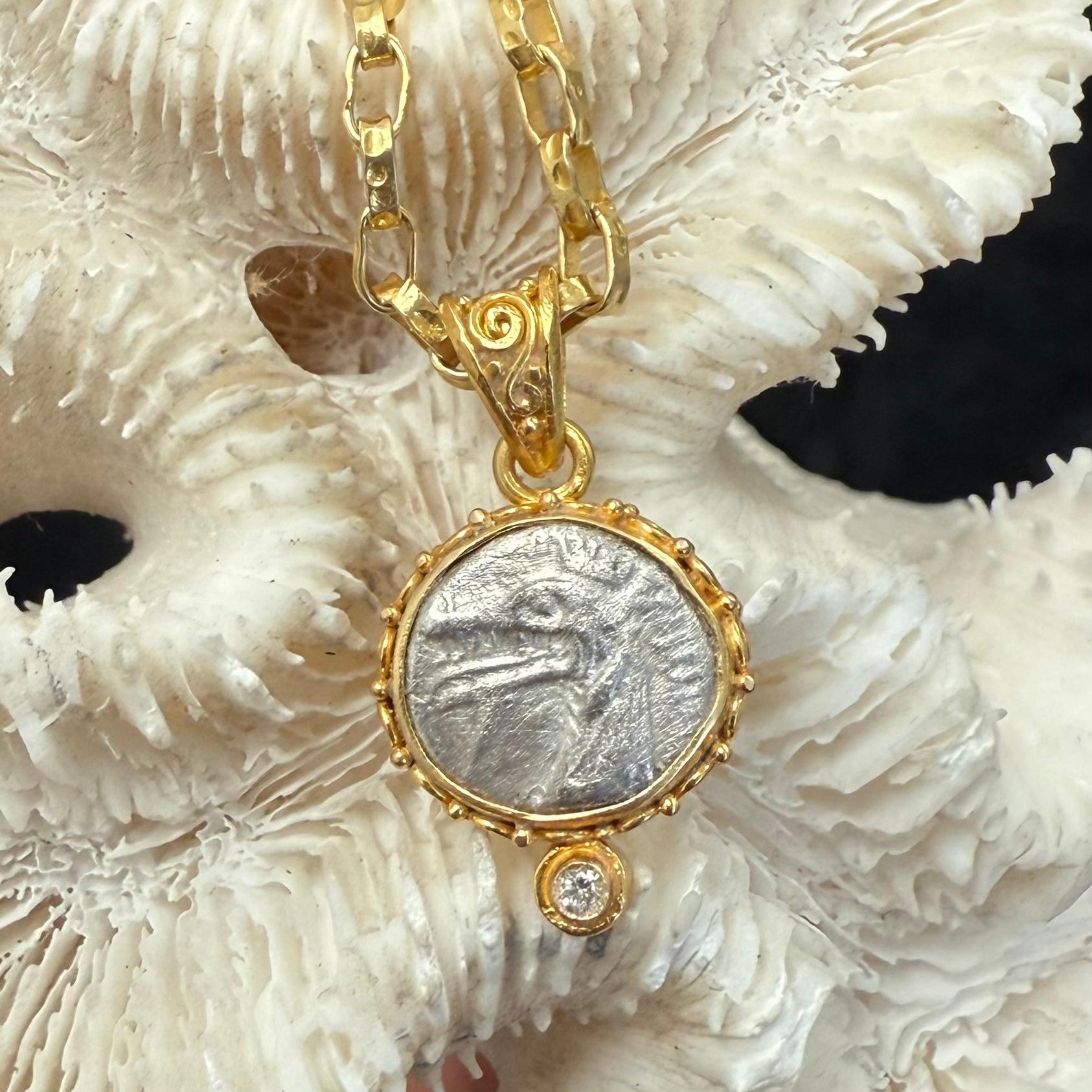Moneta del mostro marino greco del 5° secolo a.C. Ciondolo in oro 18 carati con diamante in vendita 4