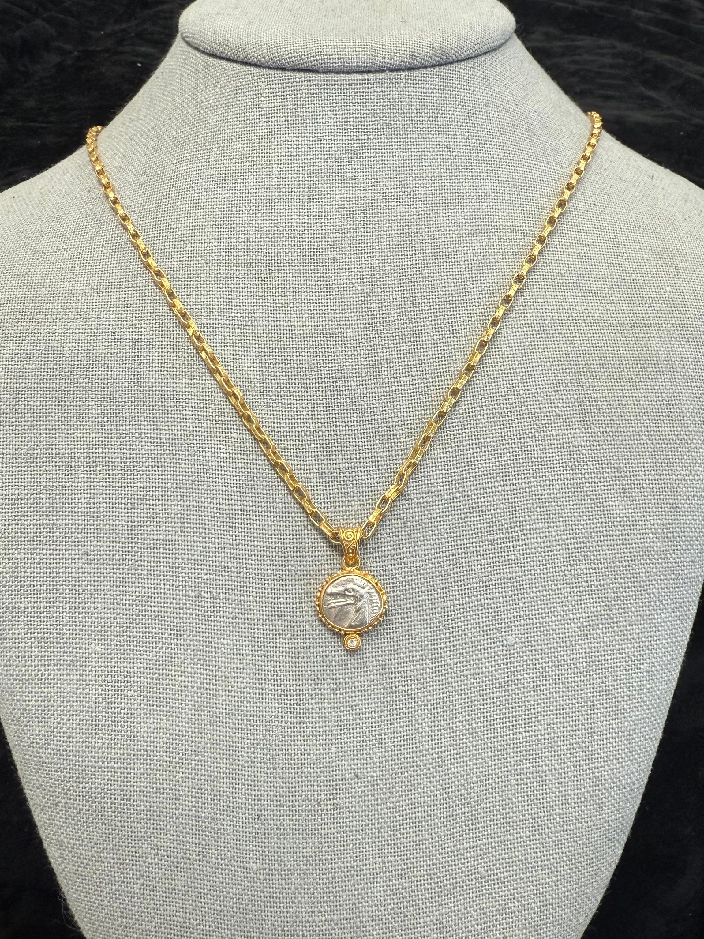 Moneta del mostro marino greco del 5° secolo a.C. Ciondolo in oro 18 carati con diamante In condizioni Nuovo in vendita a Soquel, CA