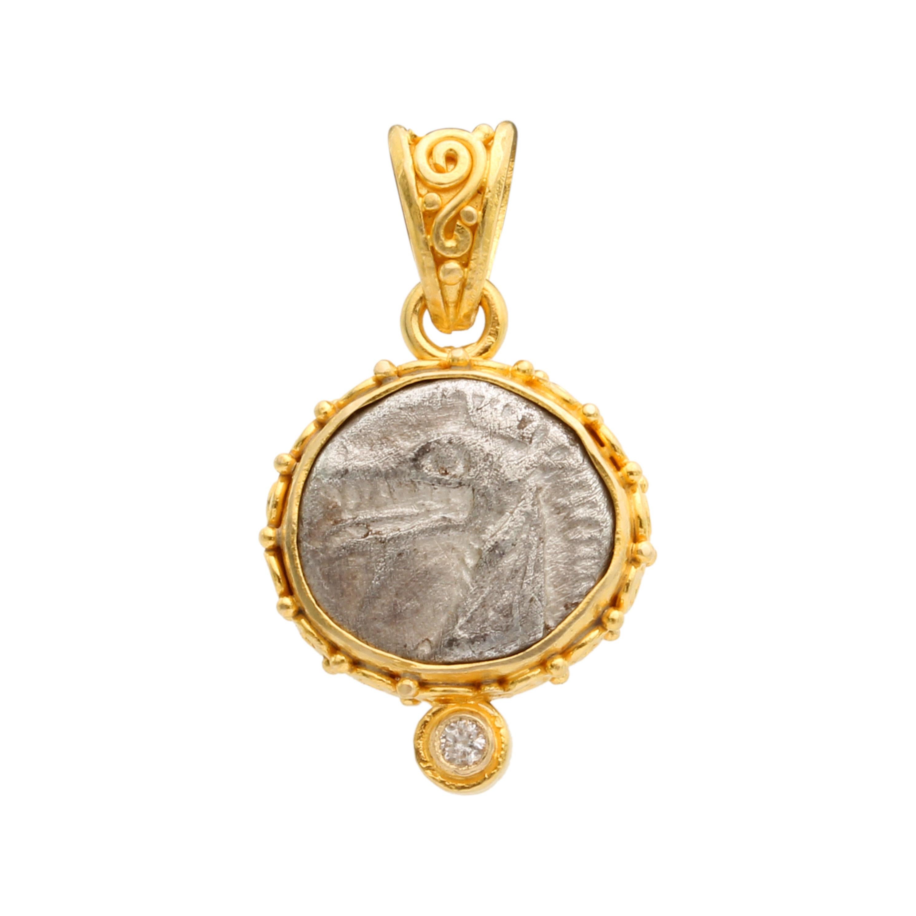 Moneta del mostro marino greco del 5° secolo a.C. Ciondolo in oro 18 carati con diamante in vendita 1