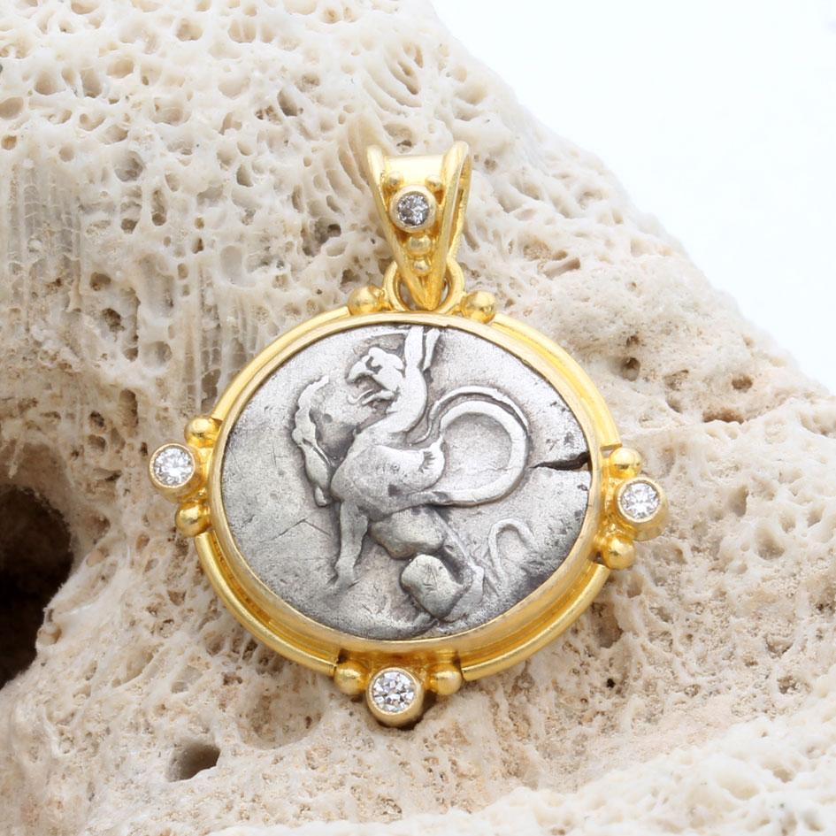 Greco classico Ciondolo in oro 18 carati con grifone in argento del 5° secolo a.C. in vendita