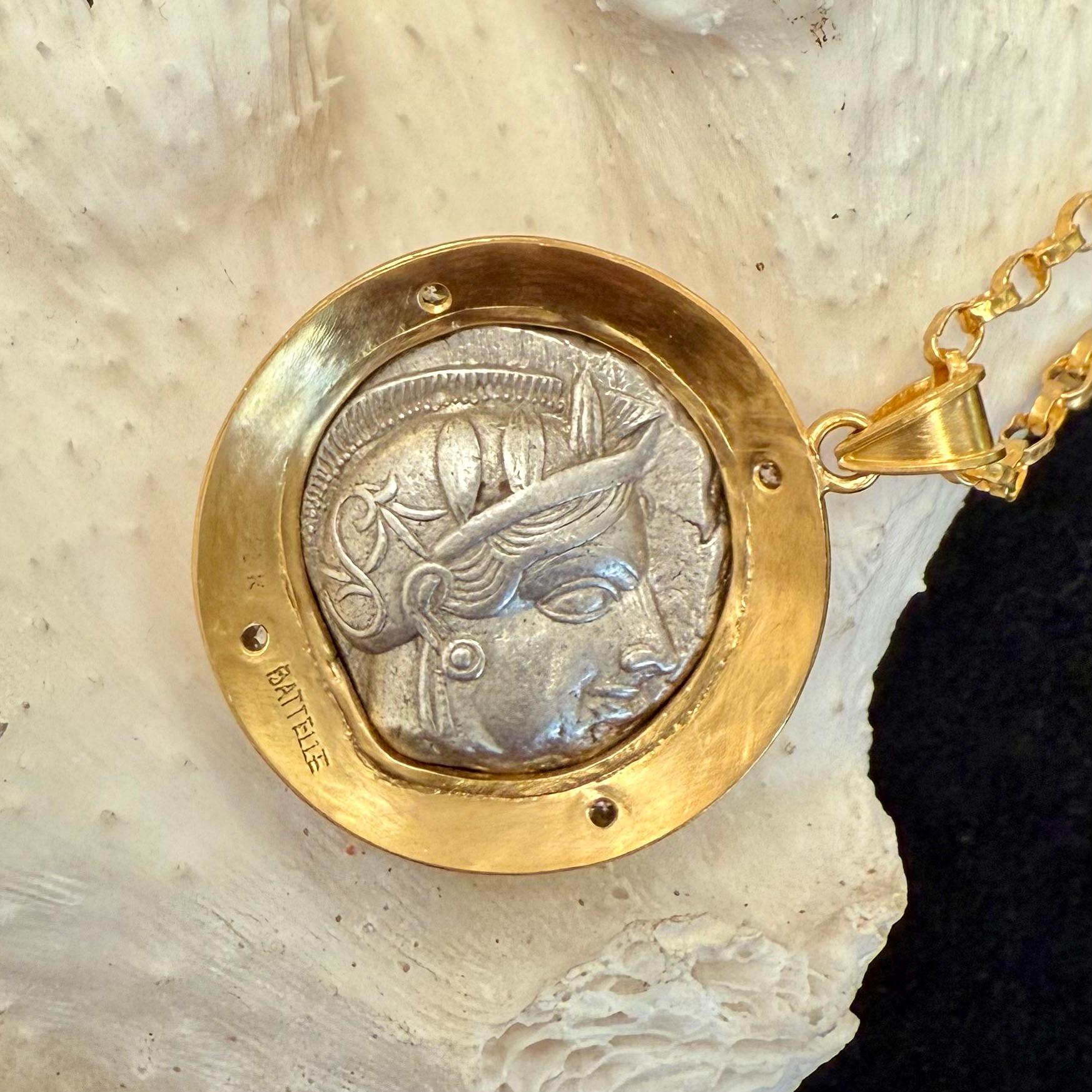 Pendentif en or 22K de la Grèce antique du 5ème siècle avant J.C., en argent, avec une pièce de monnaie en forme de hibou, sertie de diamants en vente 4