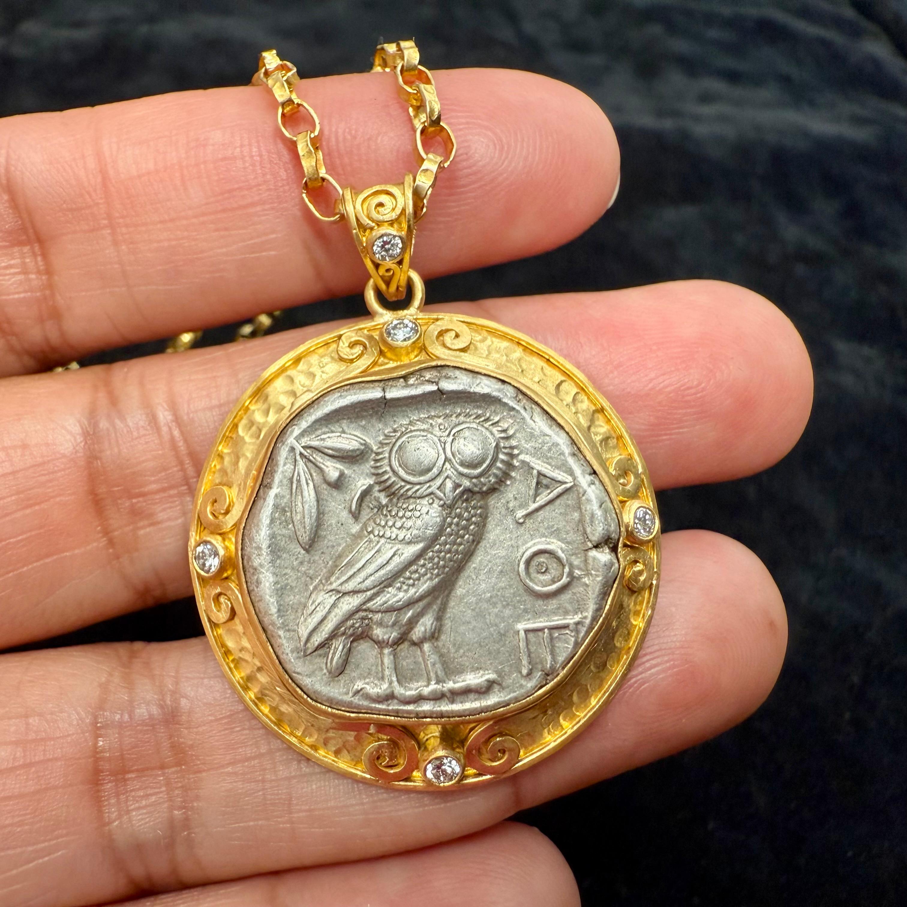 Pendentif en or 22K de la Grèce antique du 5ème siècle avant J.C., en argent, avec une pièce de monnaie en forme de hibou, sertie de diamants en vente 3