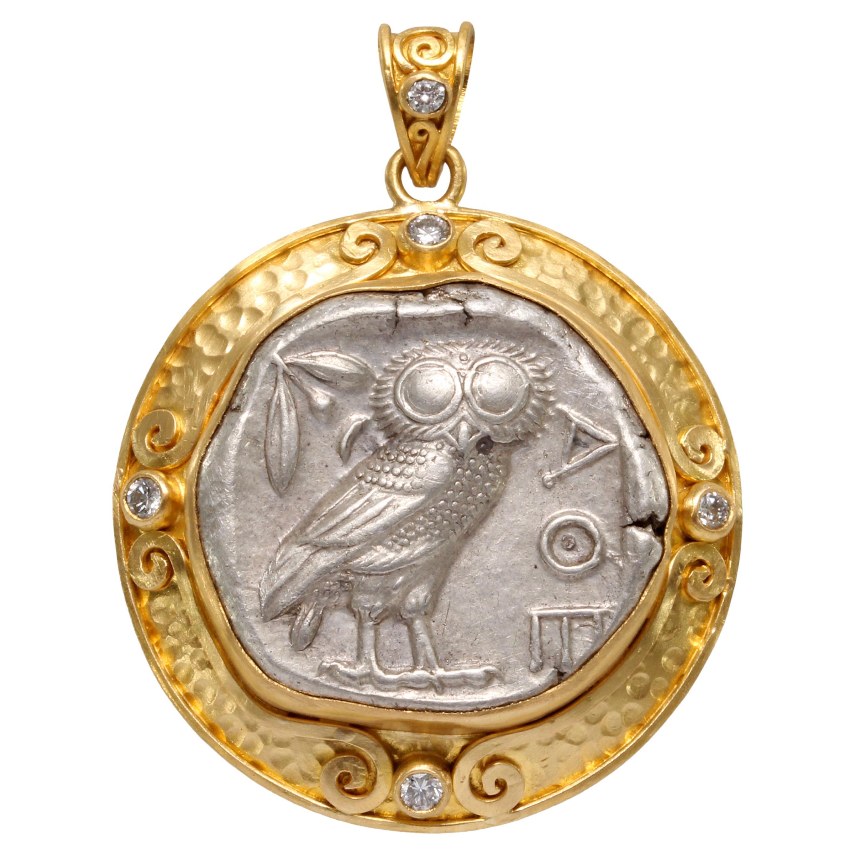 Pendentif en or 22K de la Grèce antique du 5ème siècle avant J.C., en argent, avec une pièce de monnaie en forme de hibou, sertie de diamants en vente