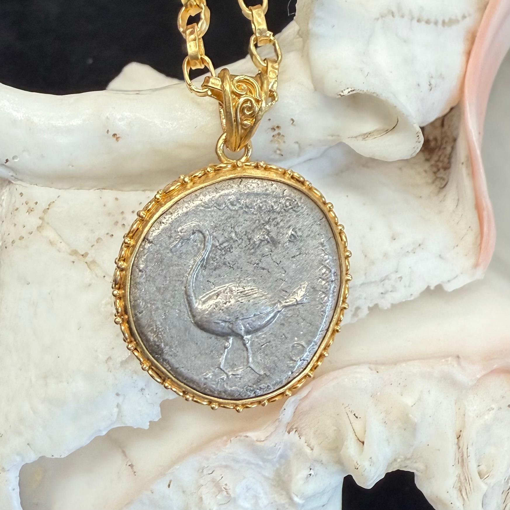 Pendentif en or 18K avec pièce de Swan en argent de l'Antiquité grecque du 5e siècle avant J.-C. en vente 5